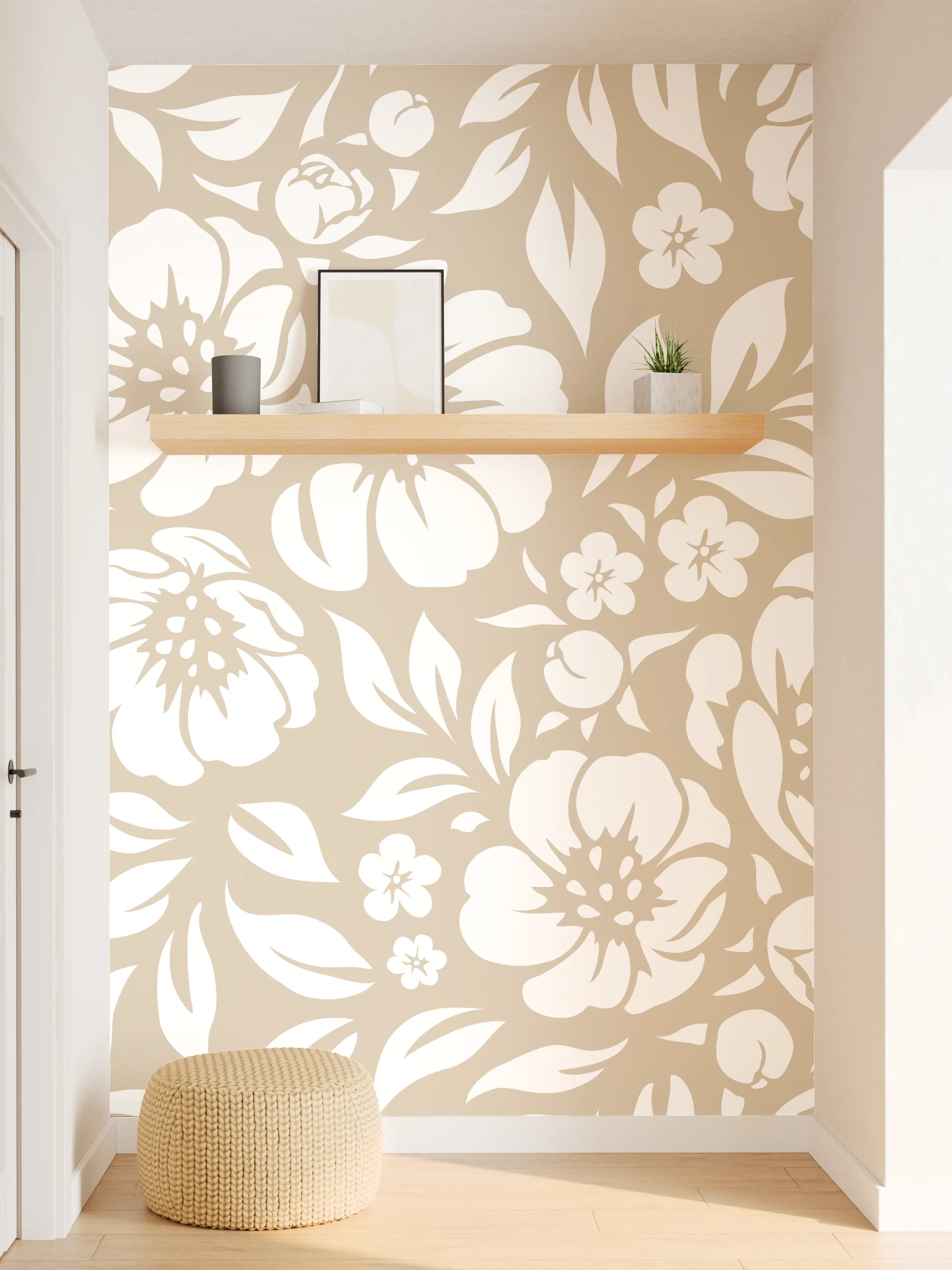 Wandverkleidung Flur - Helle, florale Musterung in Beige und Weiß