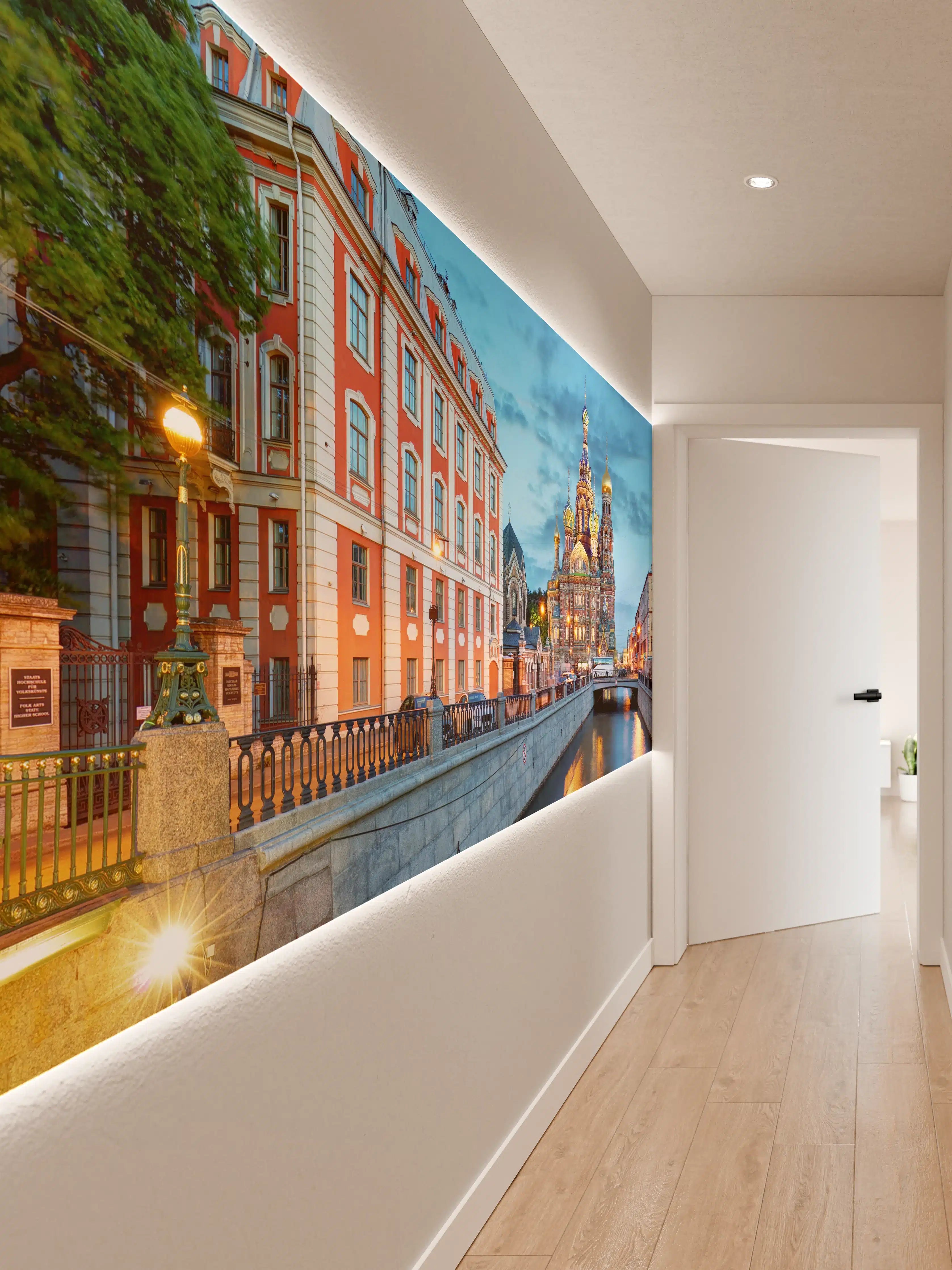 Wandverkleidung Flur - Historische und bunte Stadtansicht bei Dämmerung