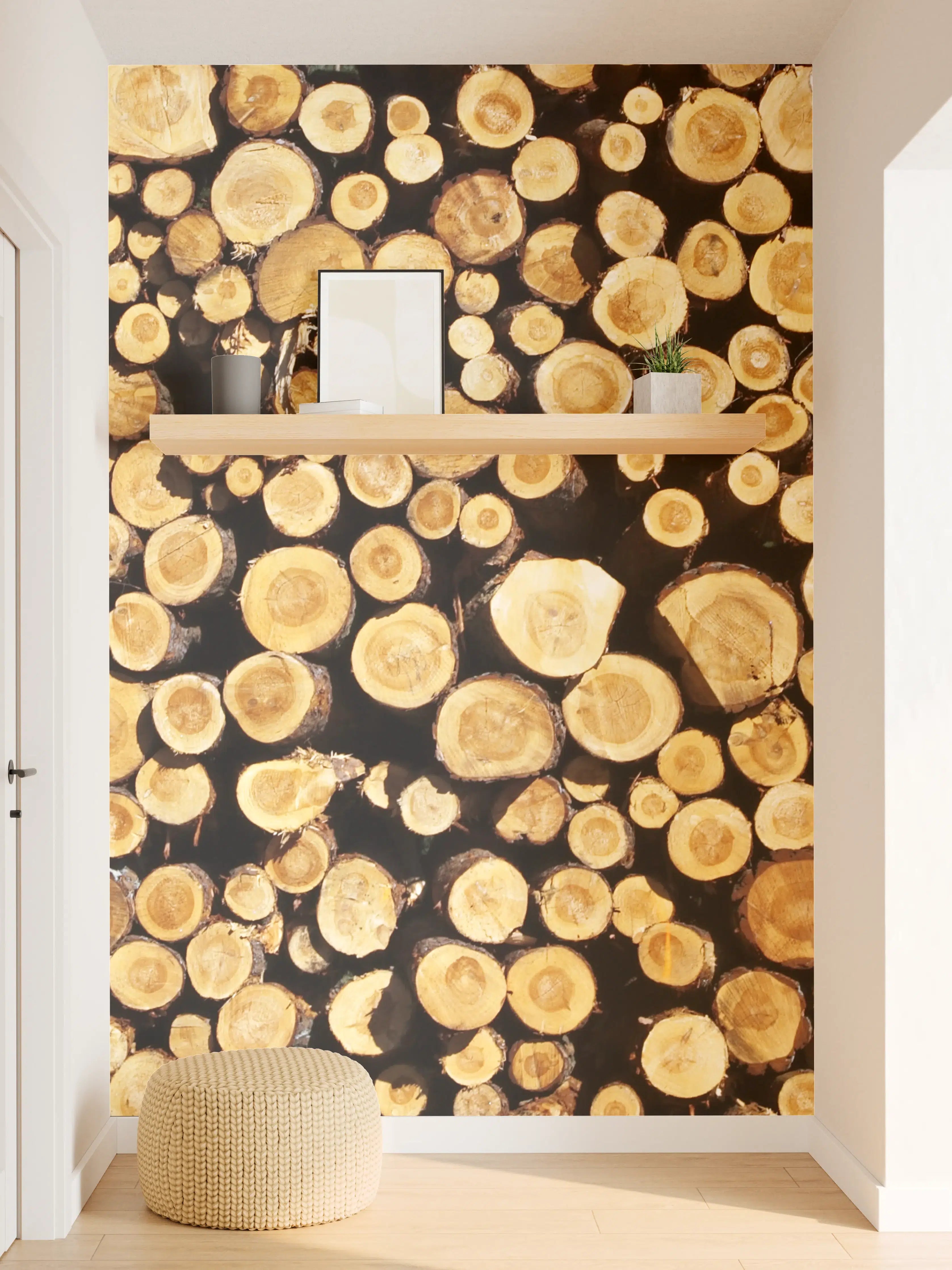 Wandverkleidung Flur - Holzstämme in natürlicher Anordnung