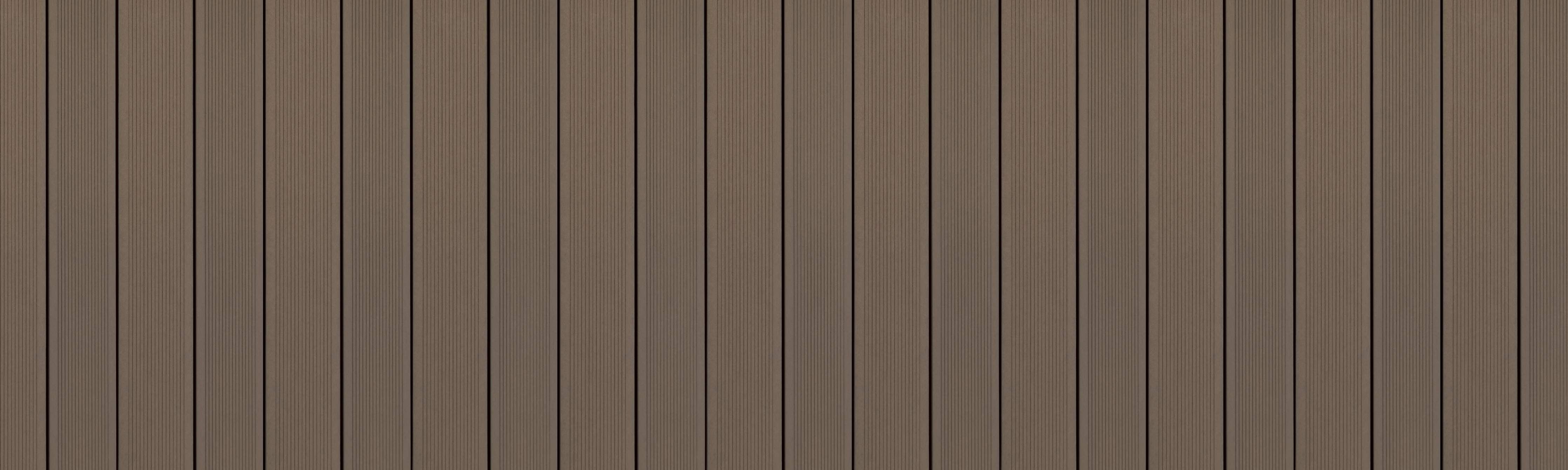 Wandverkleidung Flur-Holzwand in warmen Braun Tönen
