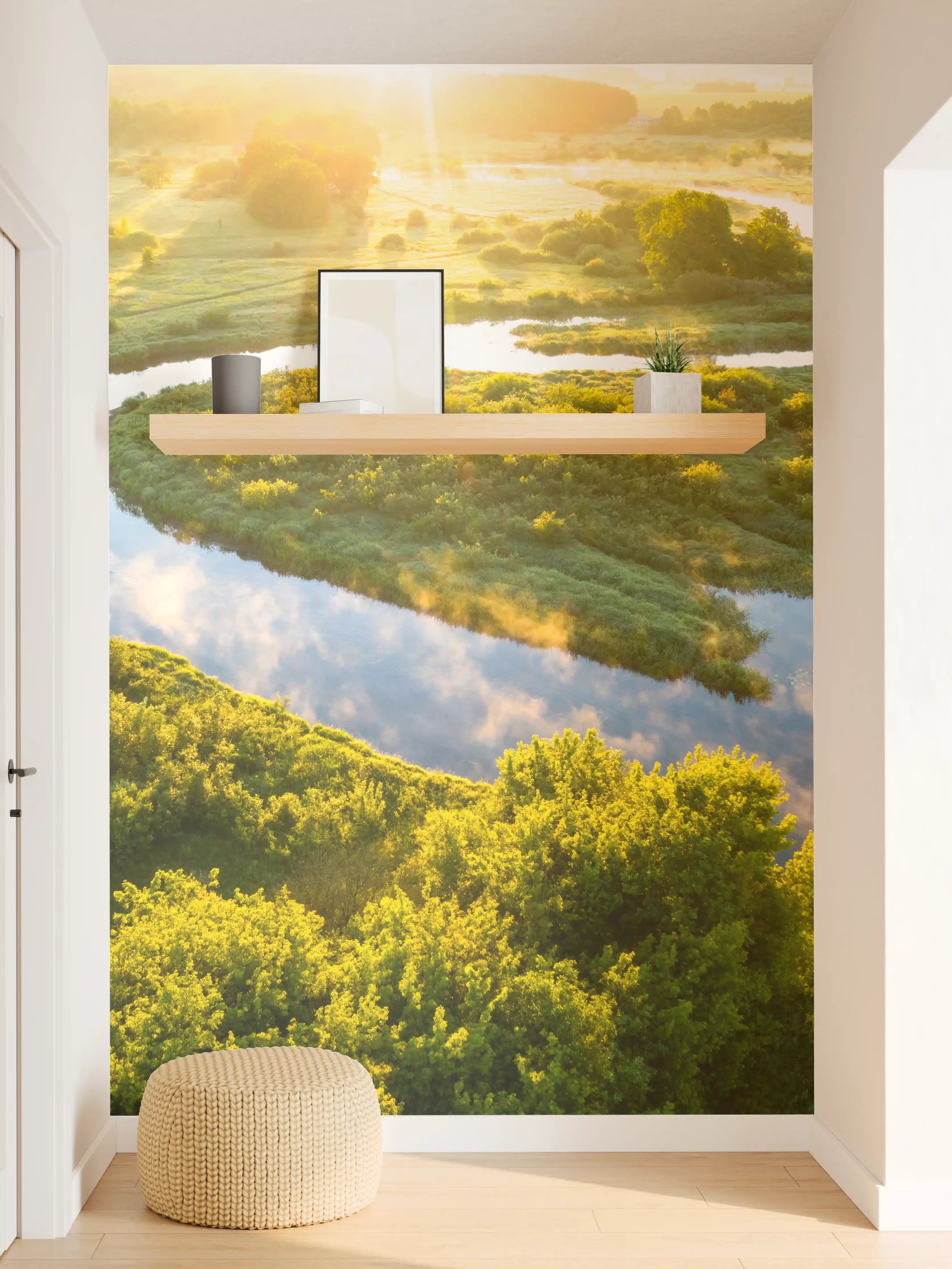 Wandverkleidung Flur - Idyllische Flusslandschaft im Sonnenlicht