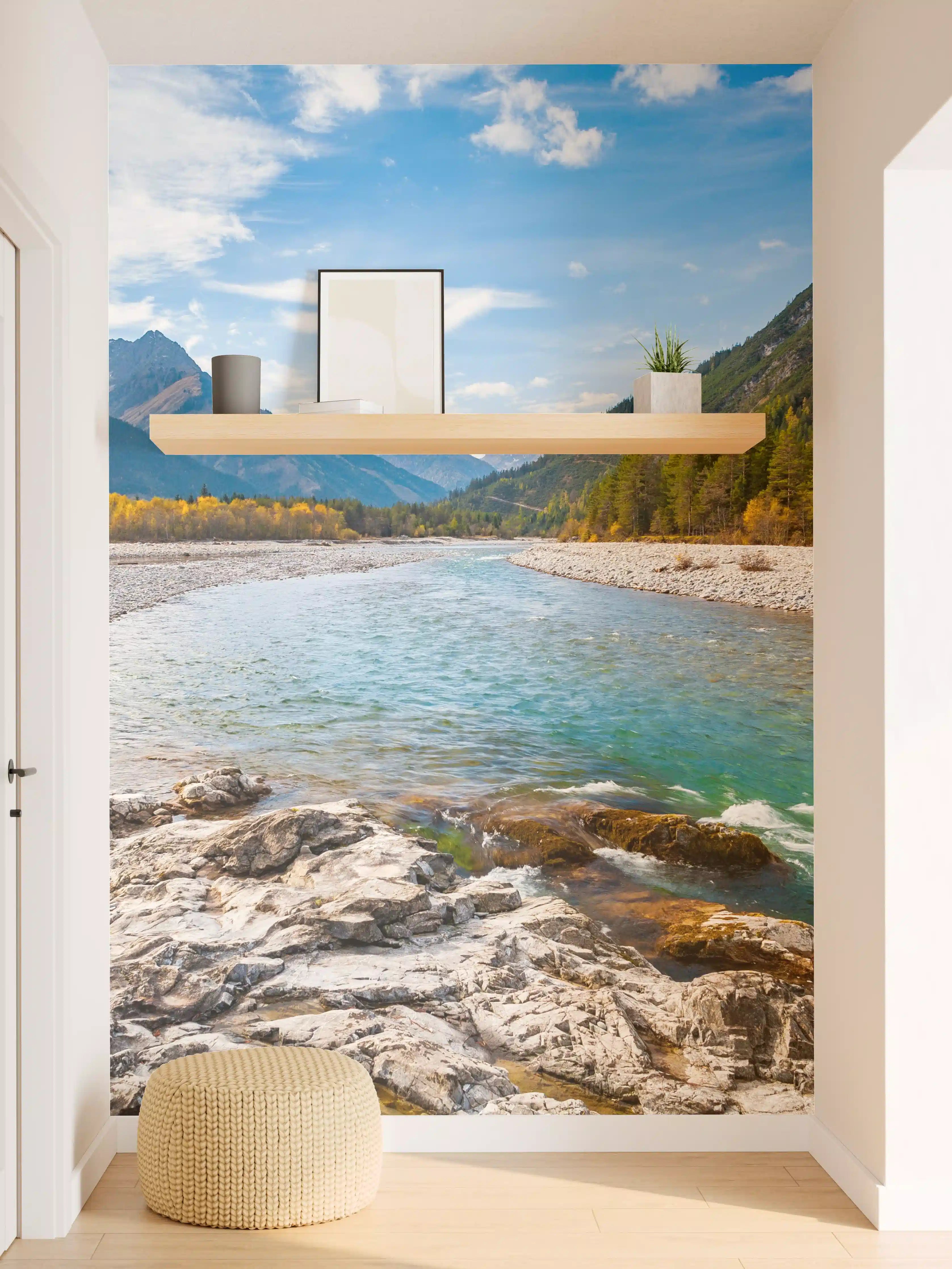 Wandverkleidung Flur - Idyllischer Fluss in den Bergen mit klarer Wasserqualität