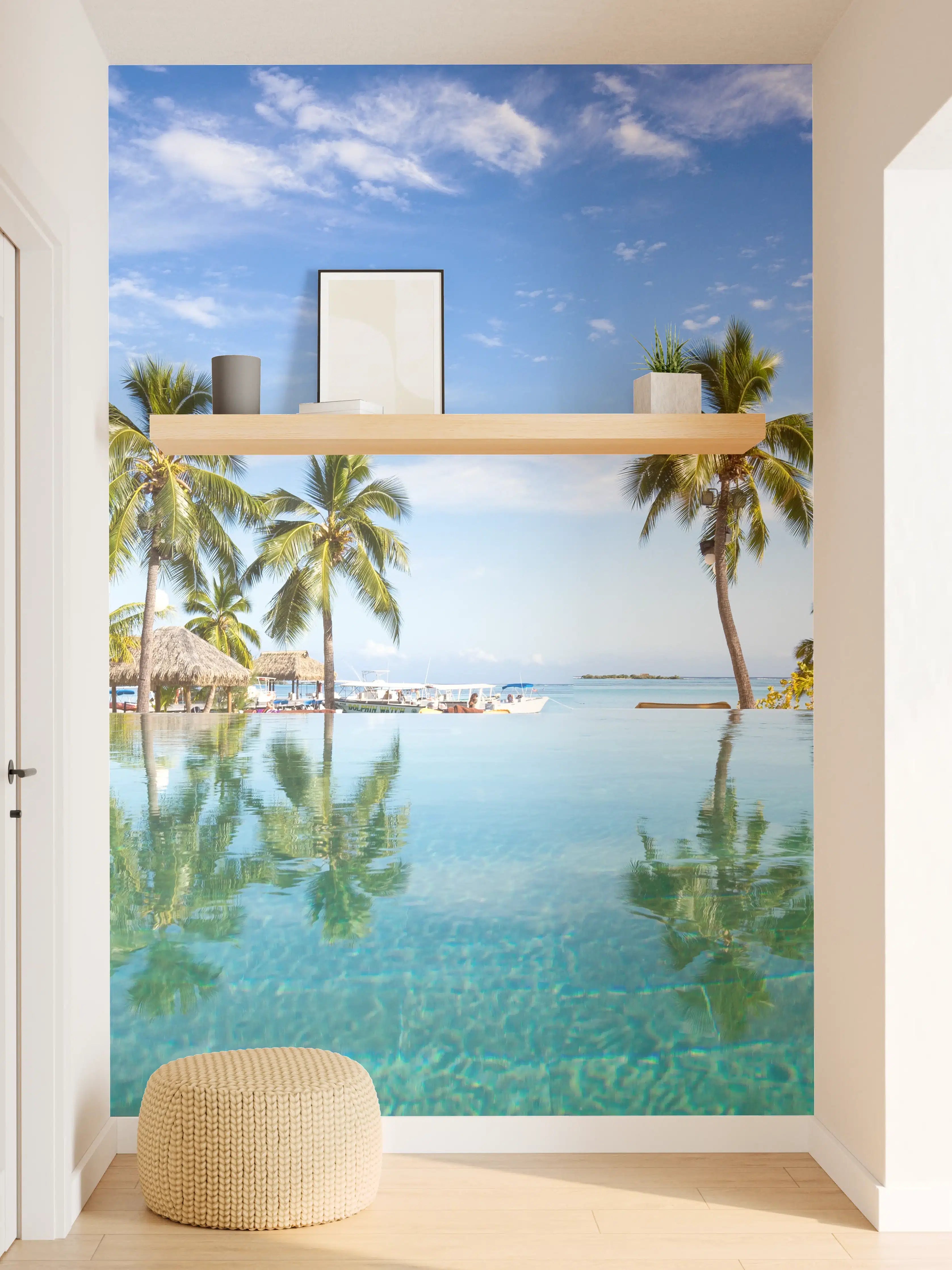 Wandverkleidung Flur - Idyllischer Pool am tropischen Strand