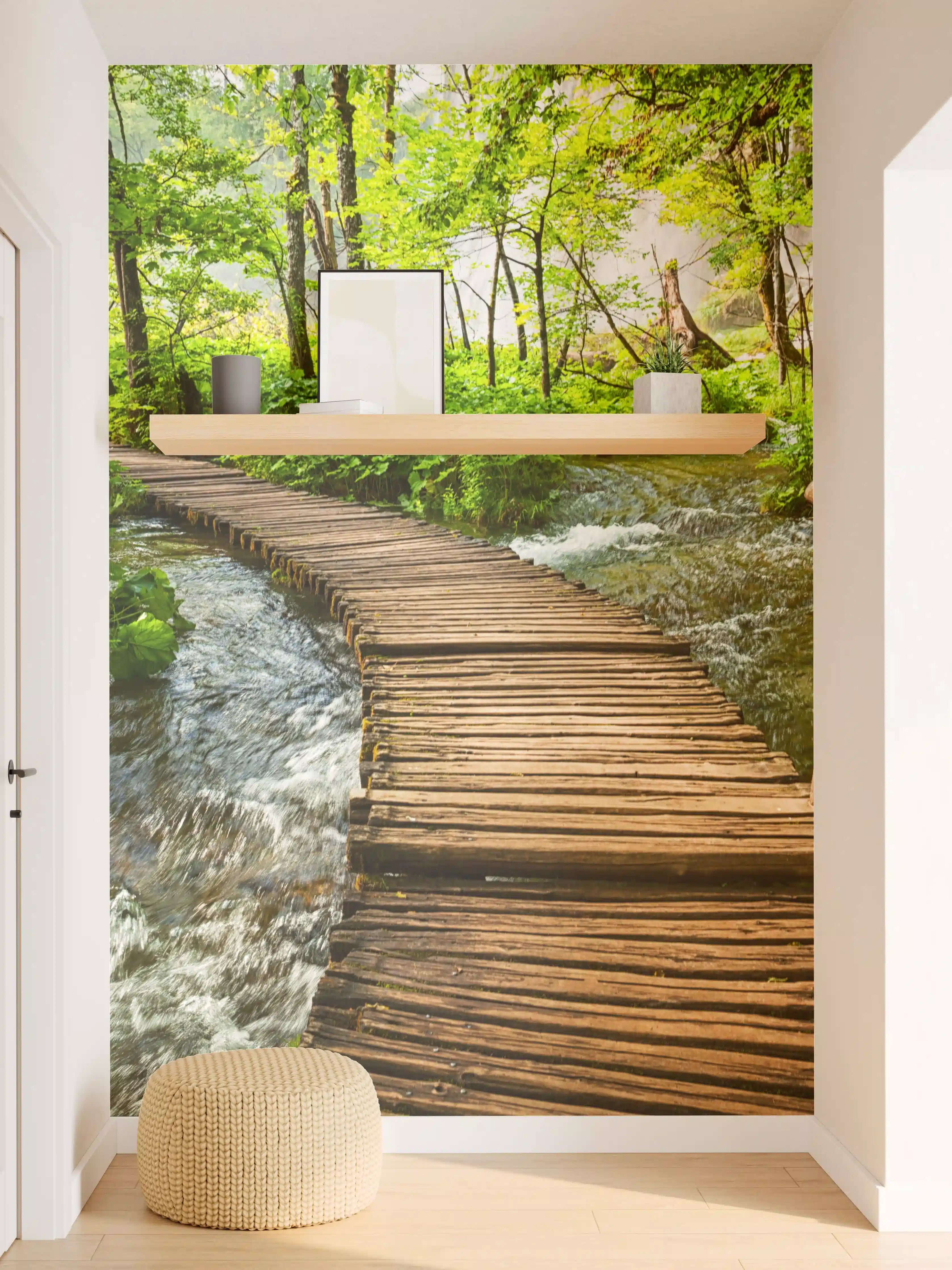 Wandverkleidung Flur - Idyllischer Waldweg über Holzbrücke