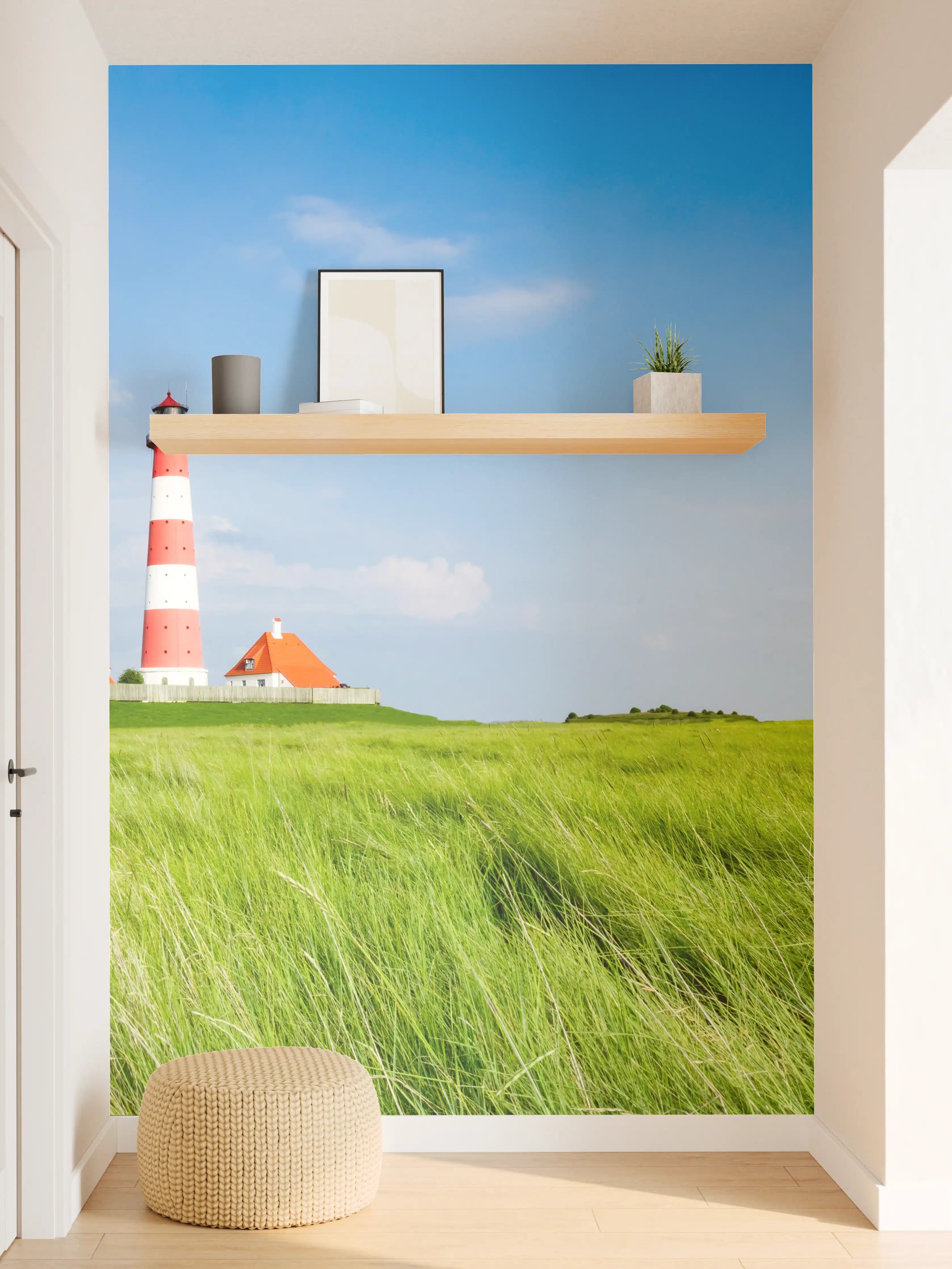 Wandverkleidung Flur - Leuchtturm in der grünen Landschaft