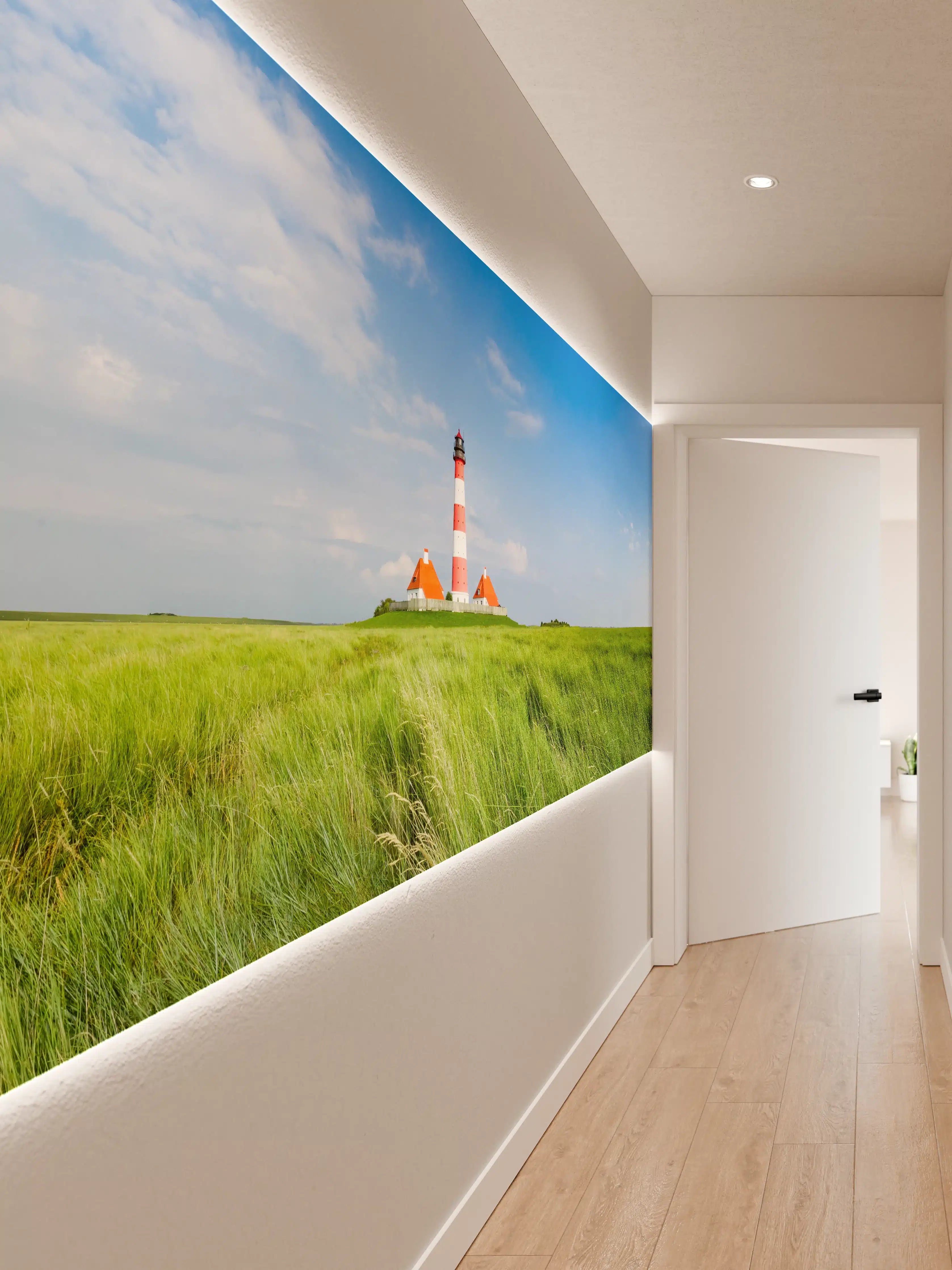 Wandverkleidung Flur - Leuchtturm in der grünen Landschaft