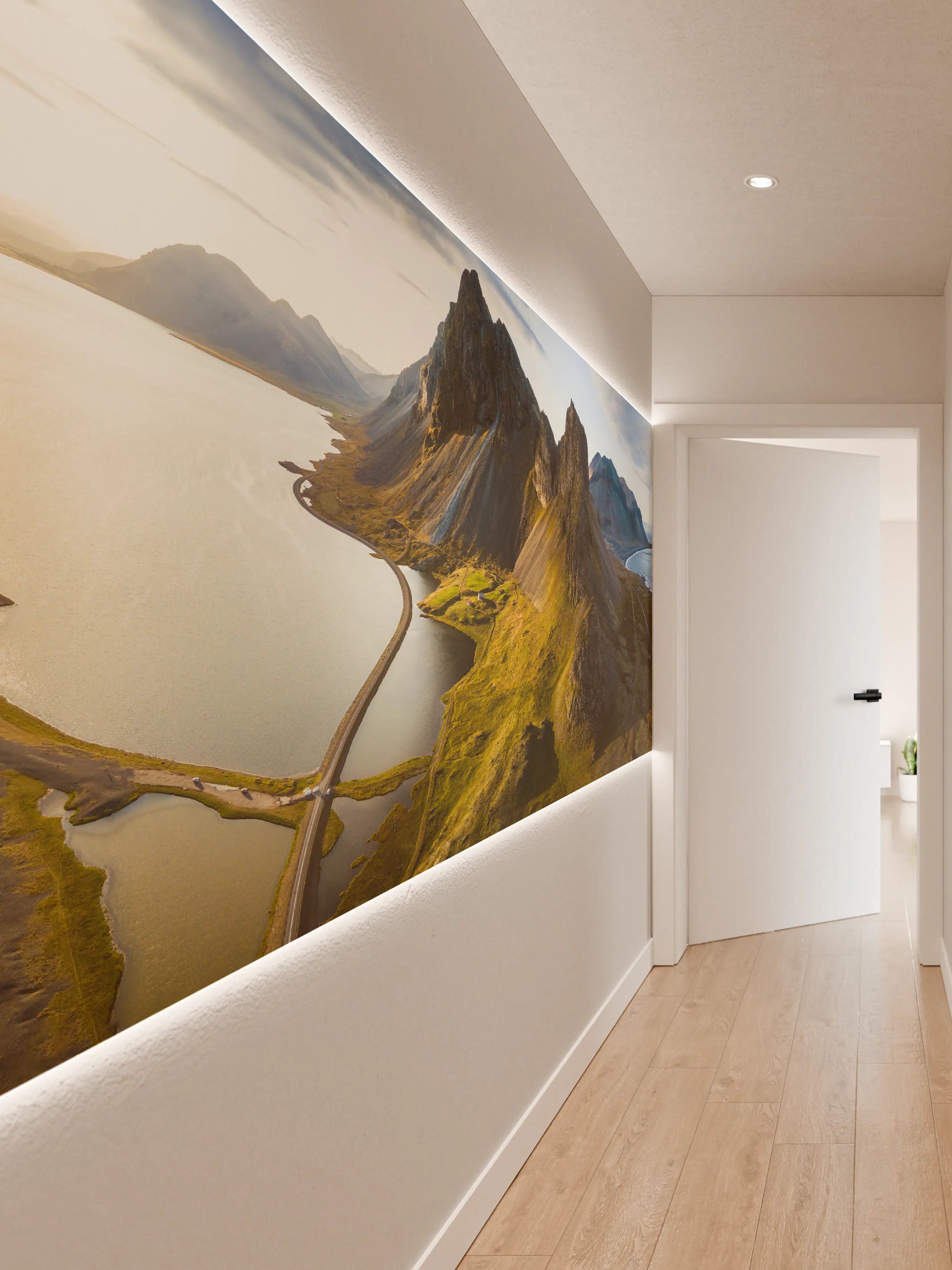 Wandverkleidung Flur - Majestätische Berglandschaft mit Wasserwegen