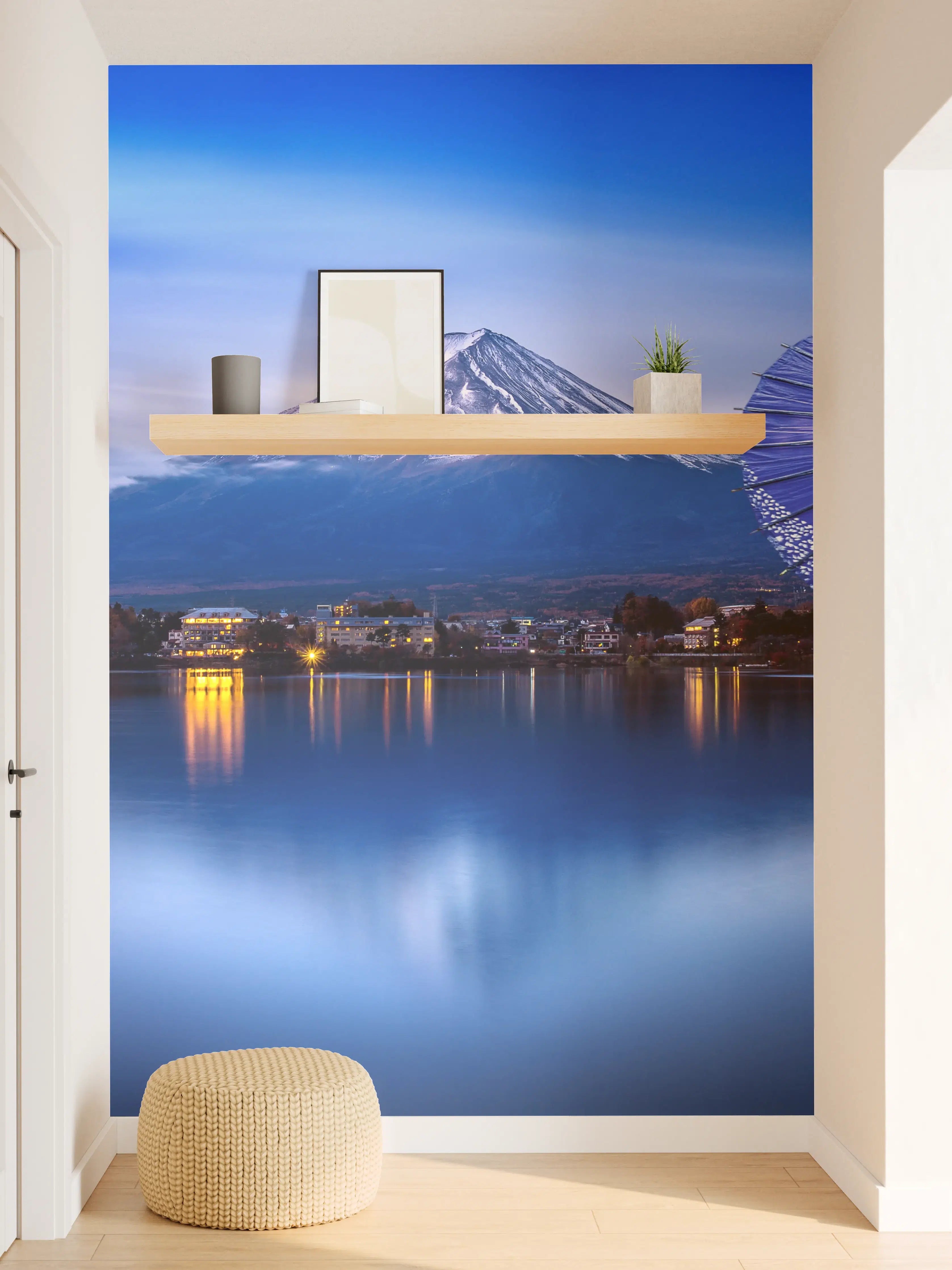 Wandverkleidung Flur - Majestätischer Blick auf den Fuji bei Nacht