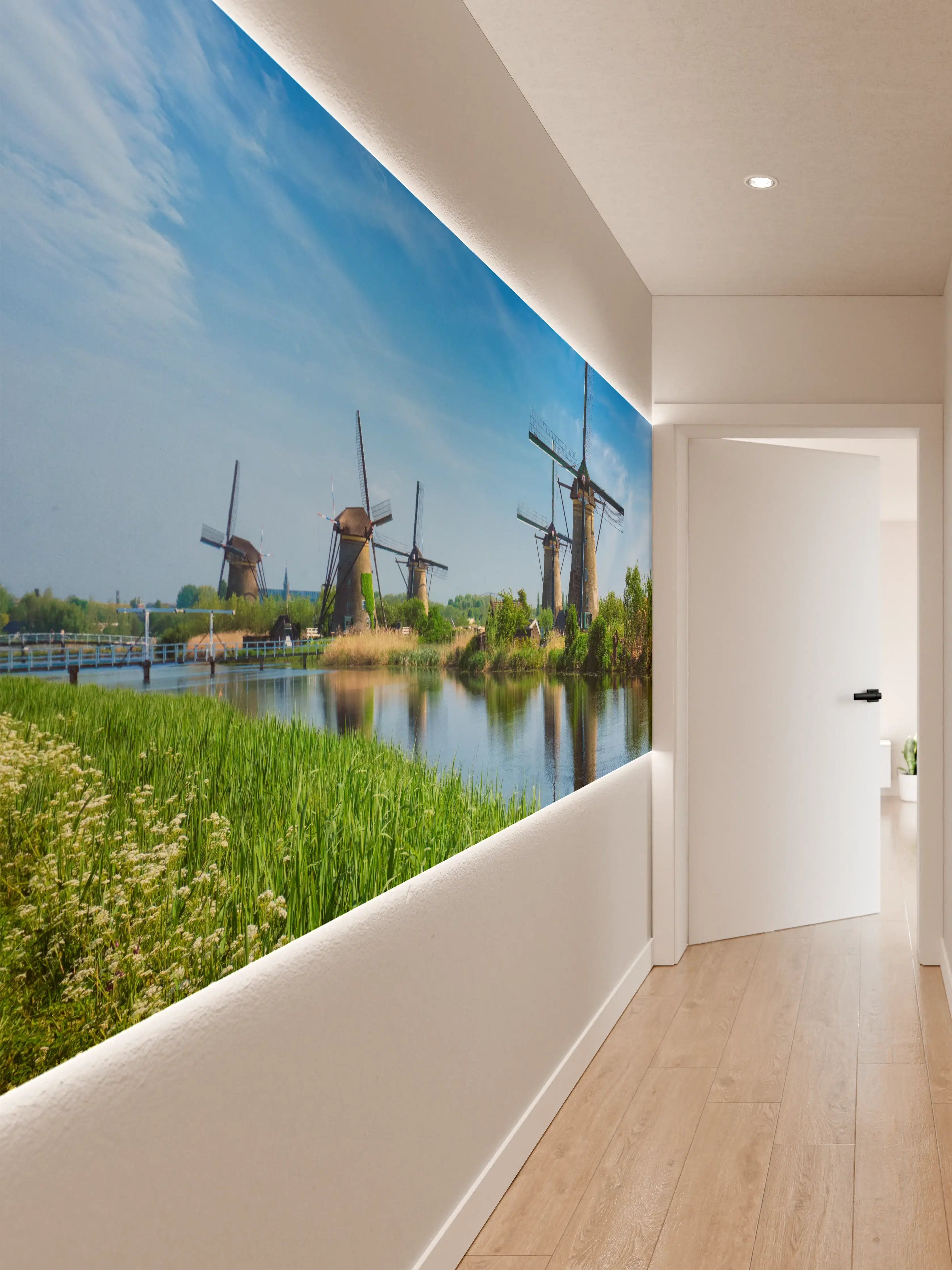 Wandverkleidung Flur - Malerische Windmühlen an einem ruhigen Wasserarm