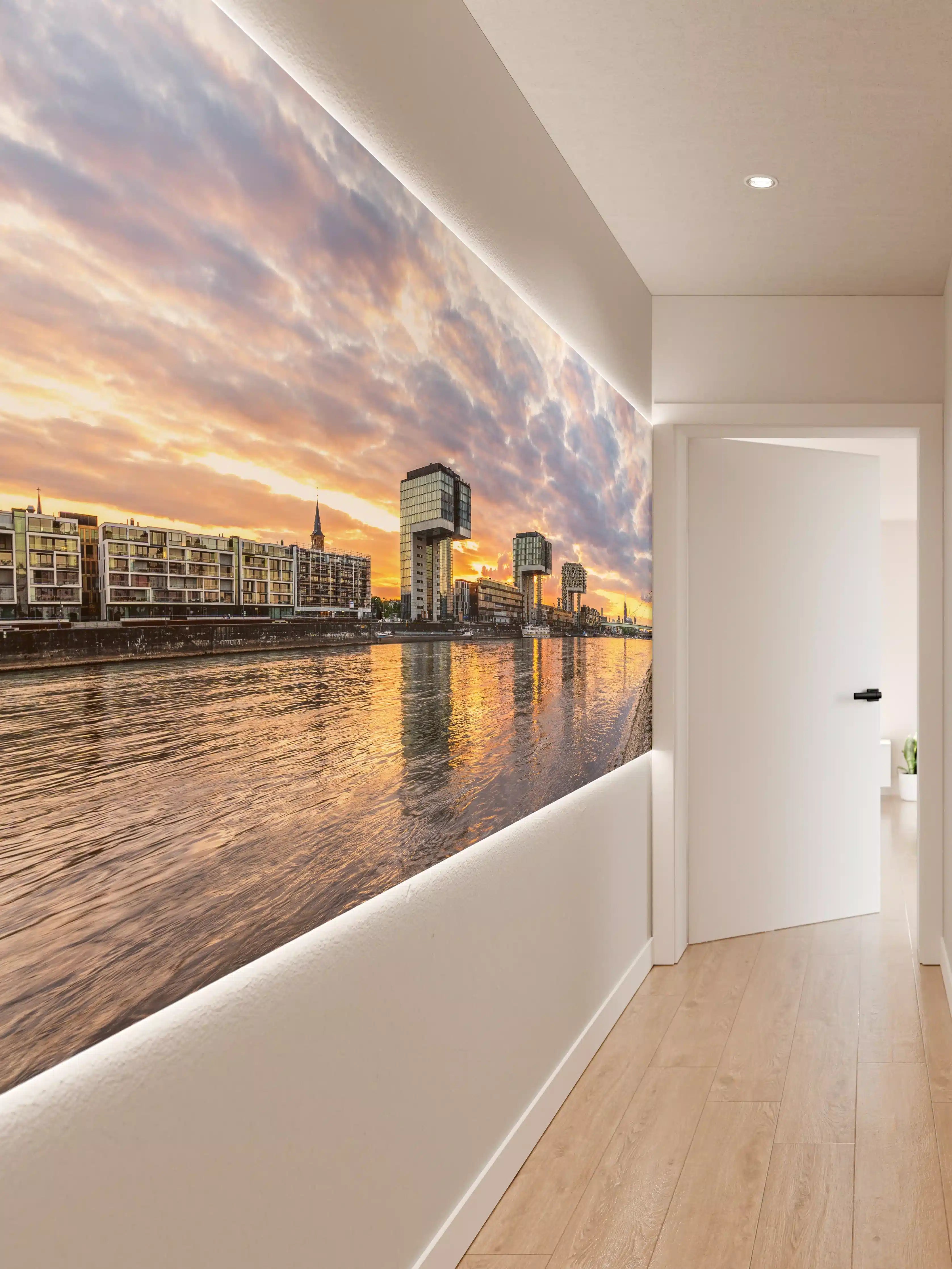 Wandverkleidung Flur - Modernes Stadtbild bei Sonnenuntergang auf dem Fluss