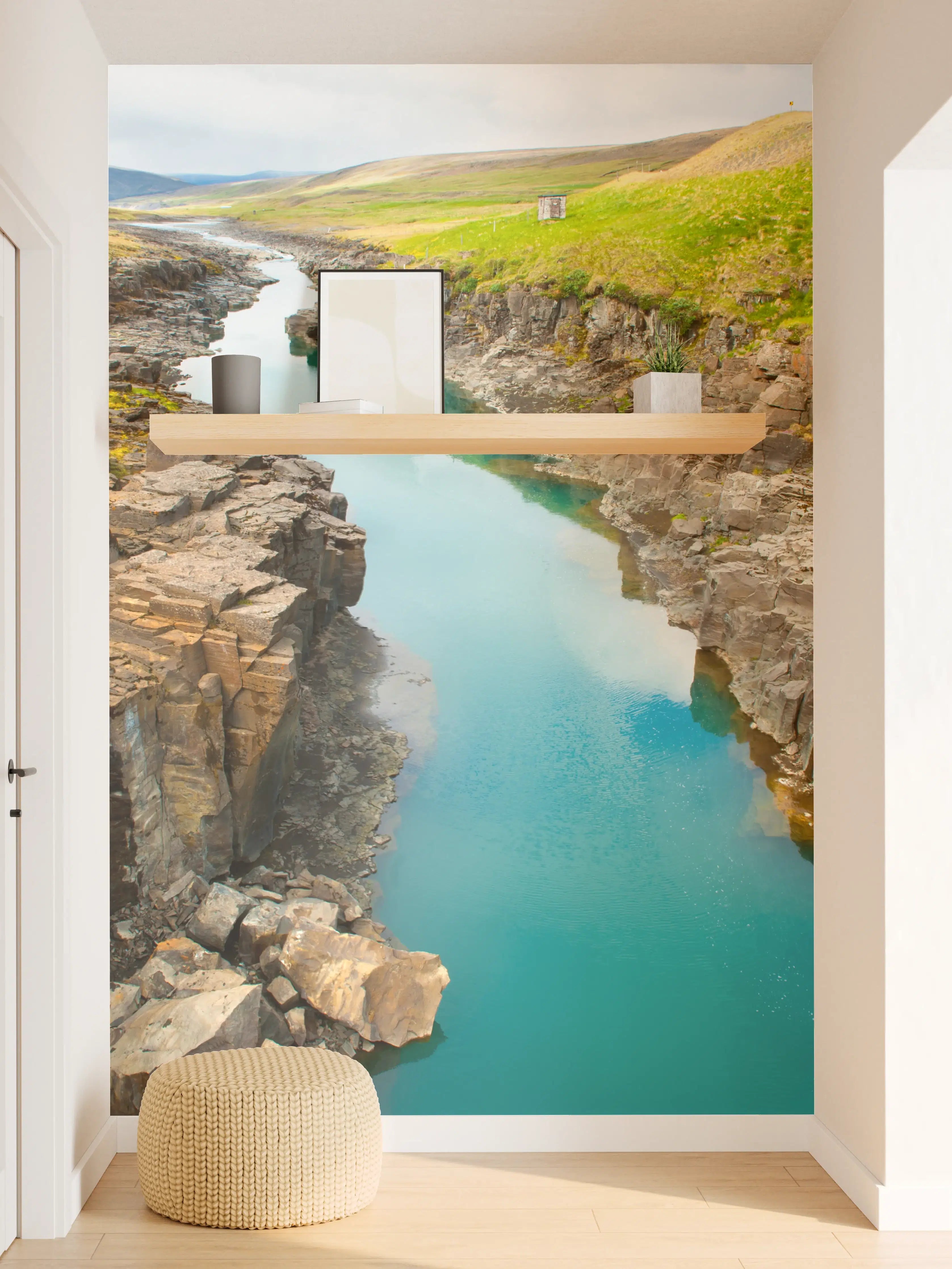 Wandverkleidung Flur - Naturpanorama mit klarer Wasserführung