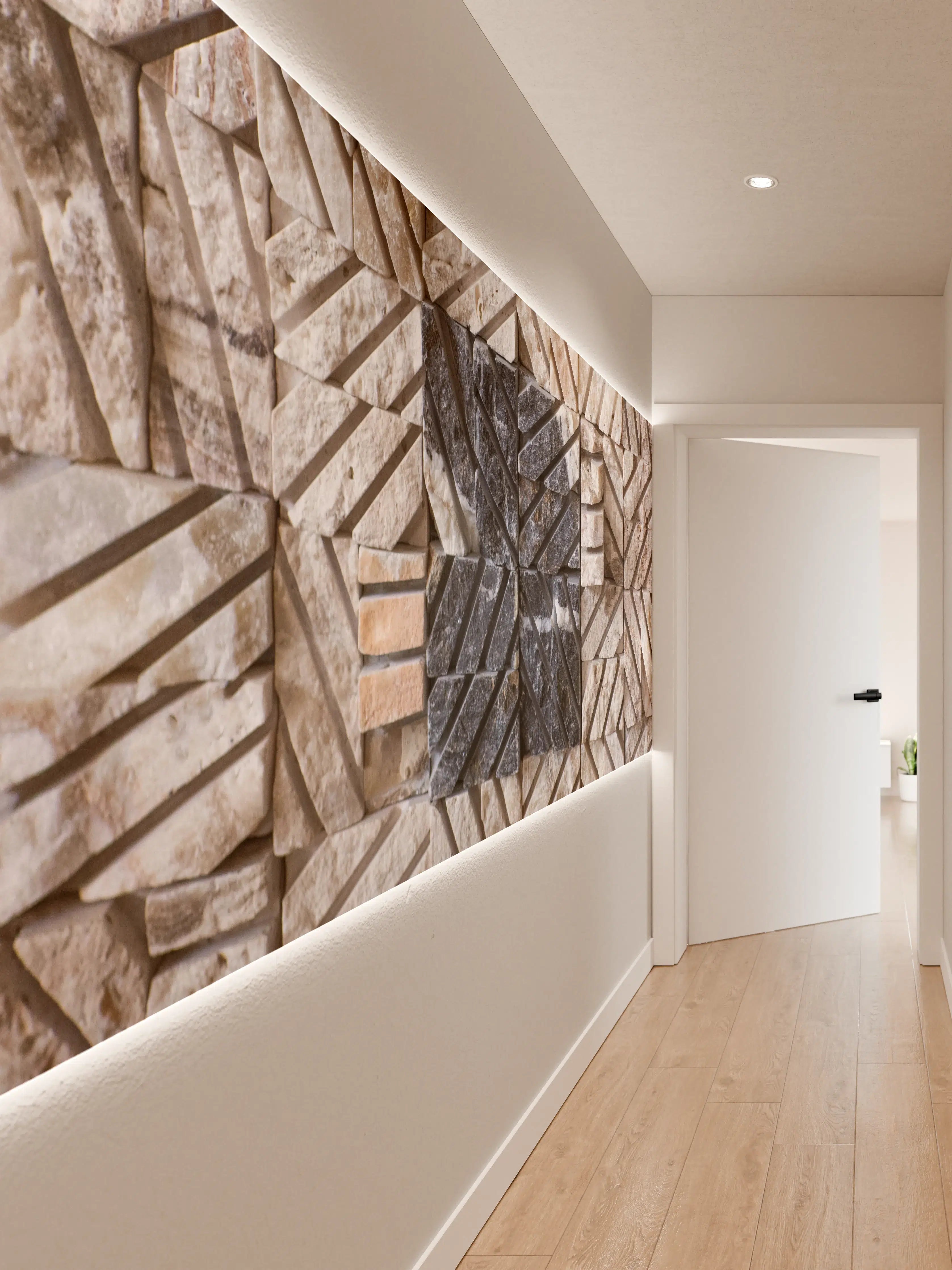 Wandverkleidung Flur - Natursteinmosaik in warmen Tönen