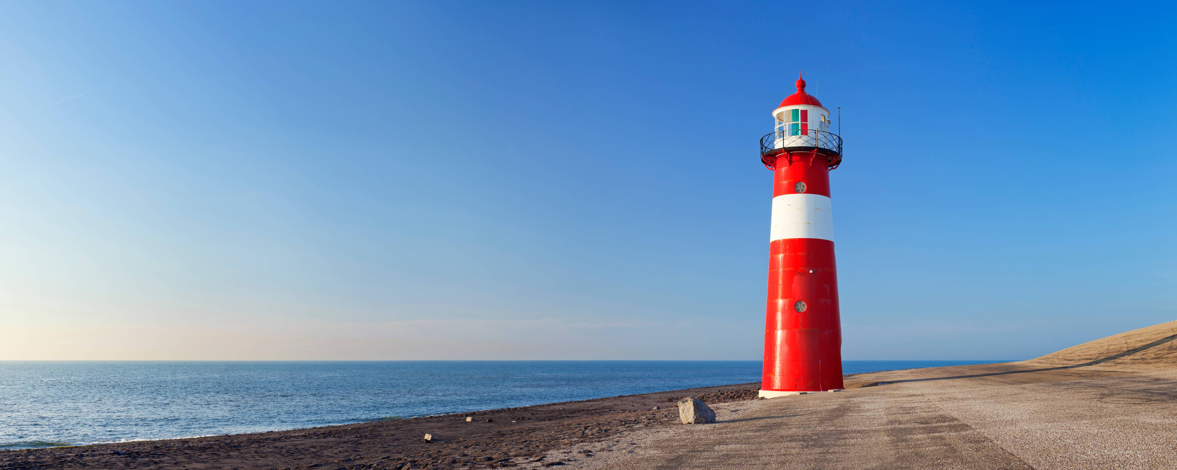 Wandverkleidung Flur-Roter Leuchtturm am Meer