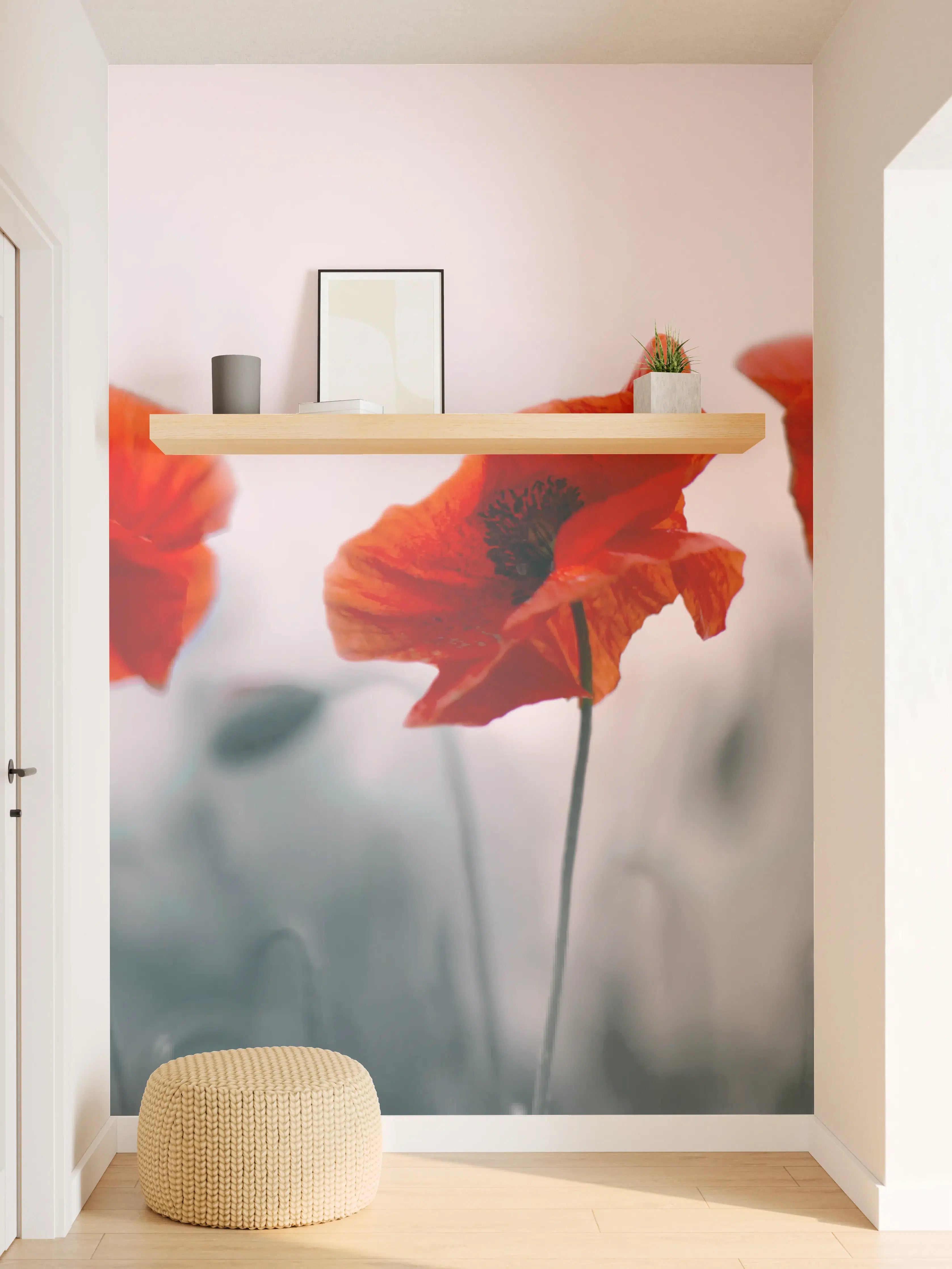 Wandverkleidung Flur - Roter Mohn auf hellem Hintergrund