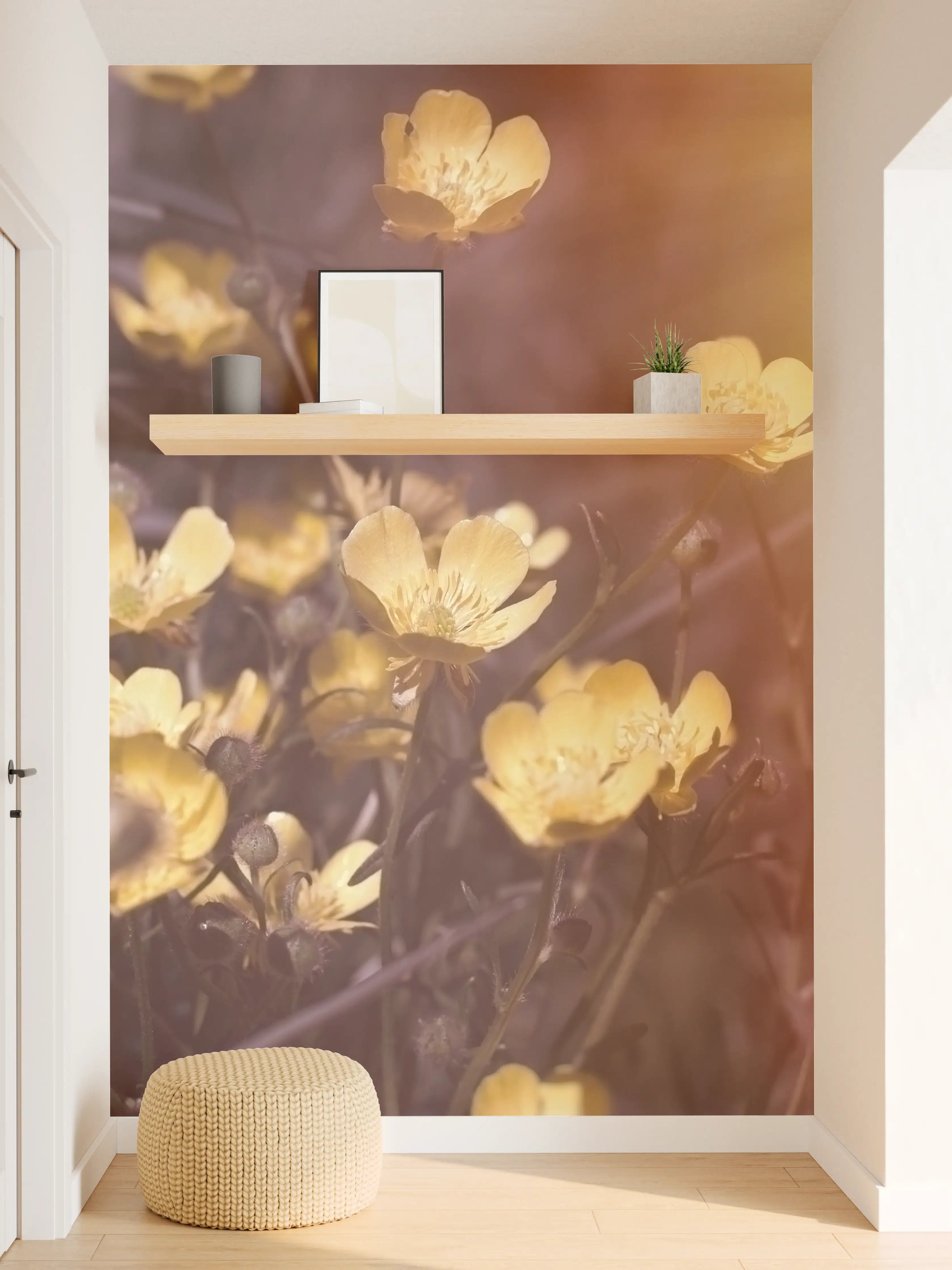 Wandverkleidung Flur - Sanfte Blumen im Sonnenlicht