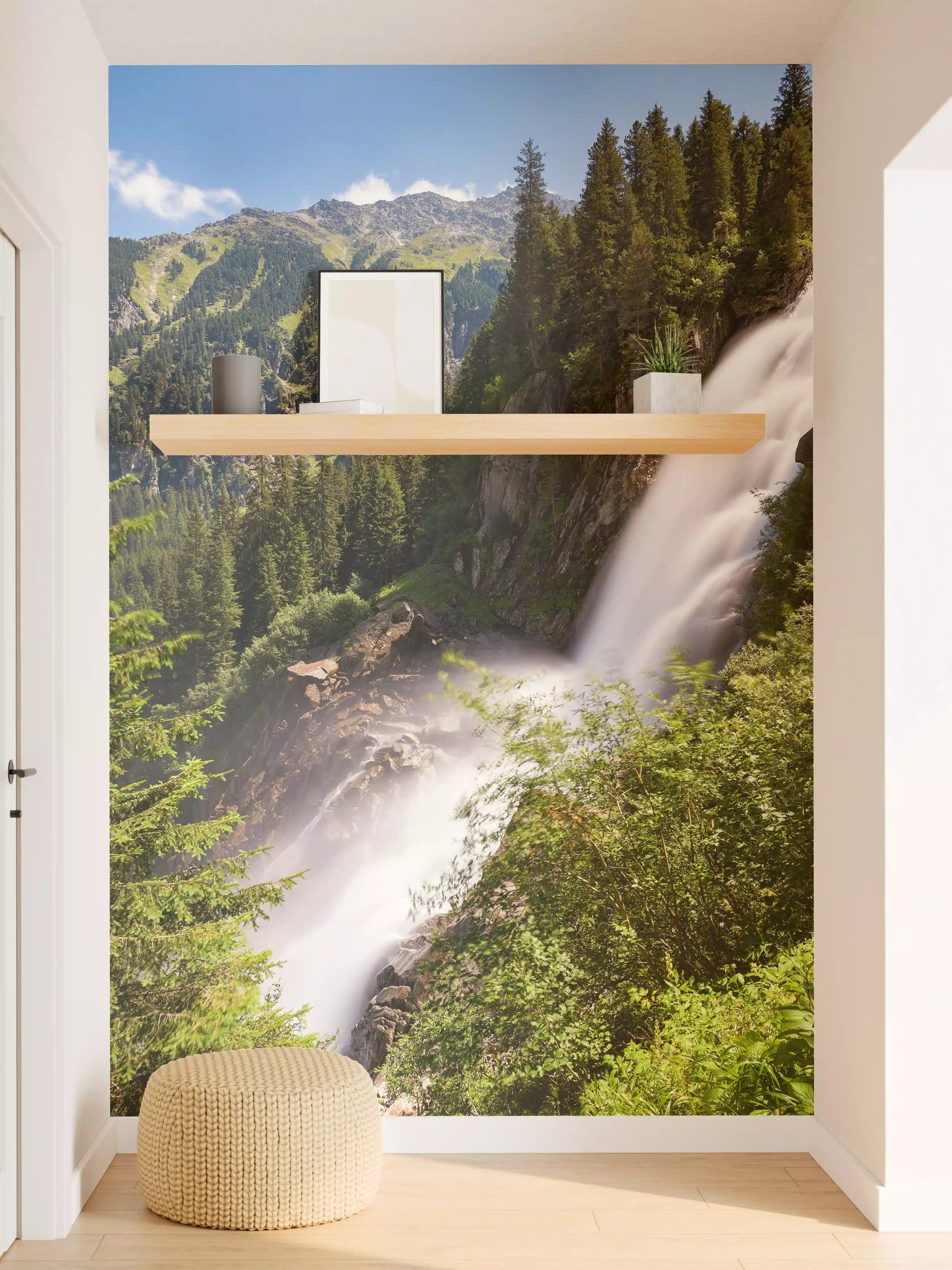 Wandverkleidung Flur - Sanfter Grauwasserfall in blätternder Natur