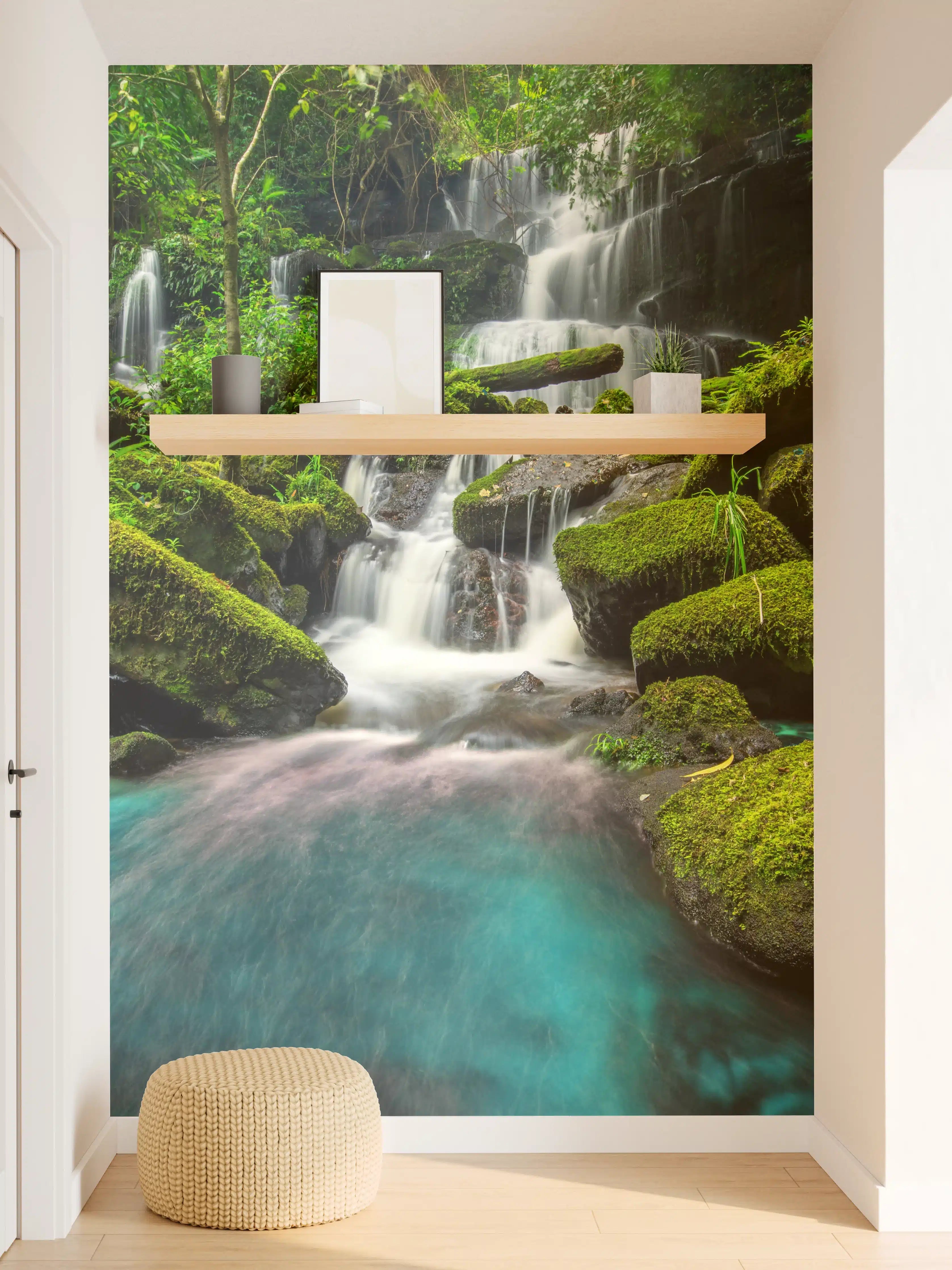 Wandverkleidung Flur - Sanfter Wasserfall im grauen Dschungel
