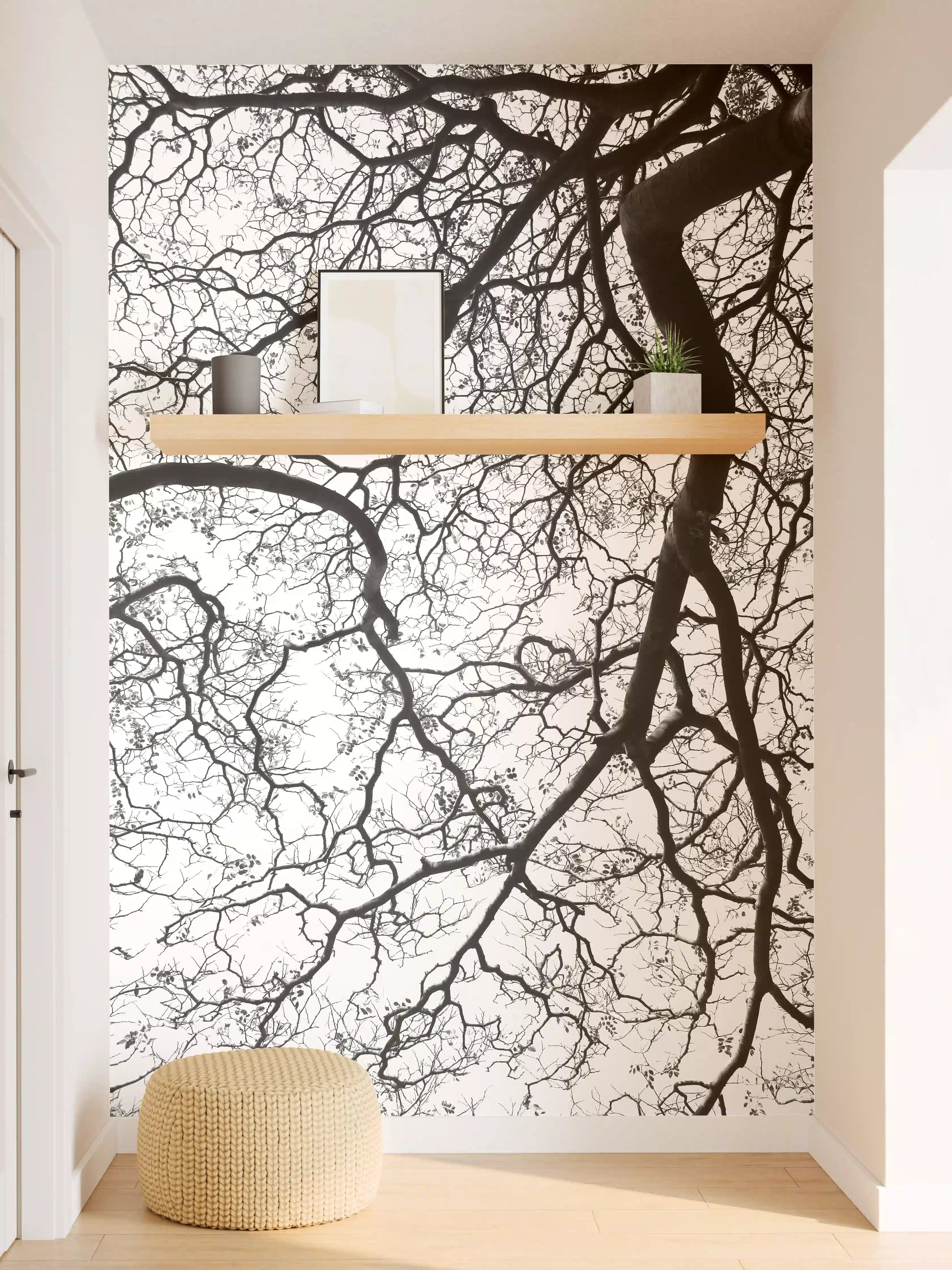 Wandverkleidung Flur - Schwarz-Weiß Baum-Aquarell im minimalistischen Stil