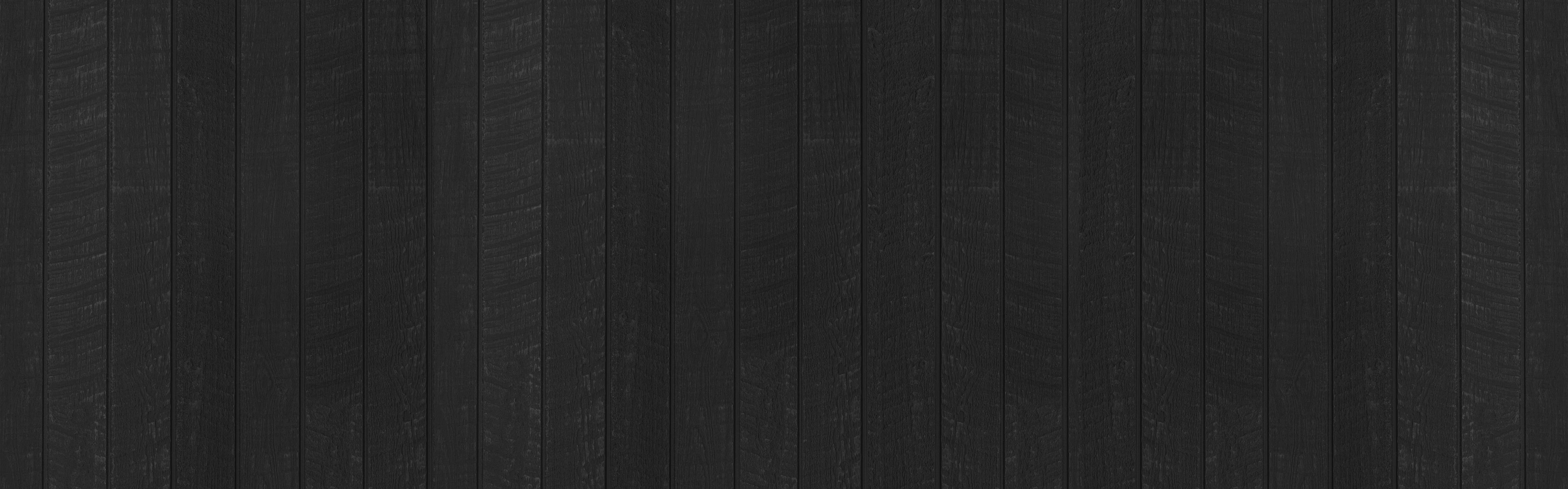 Wandverkleidung Flur-Schwarzer Holzzaun mit vertikalen Holzbrättern