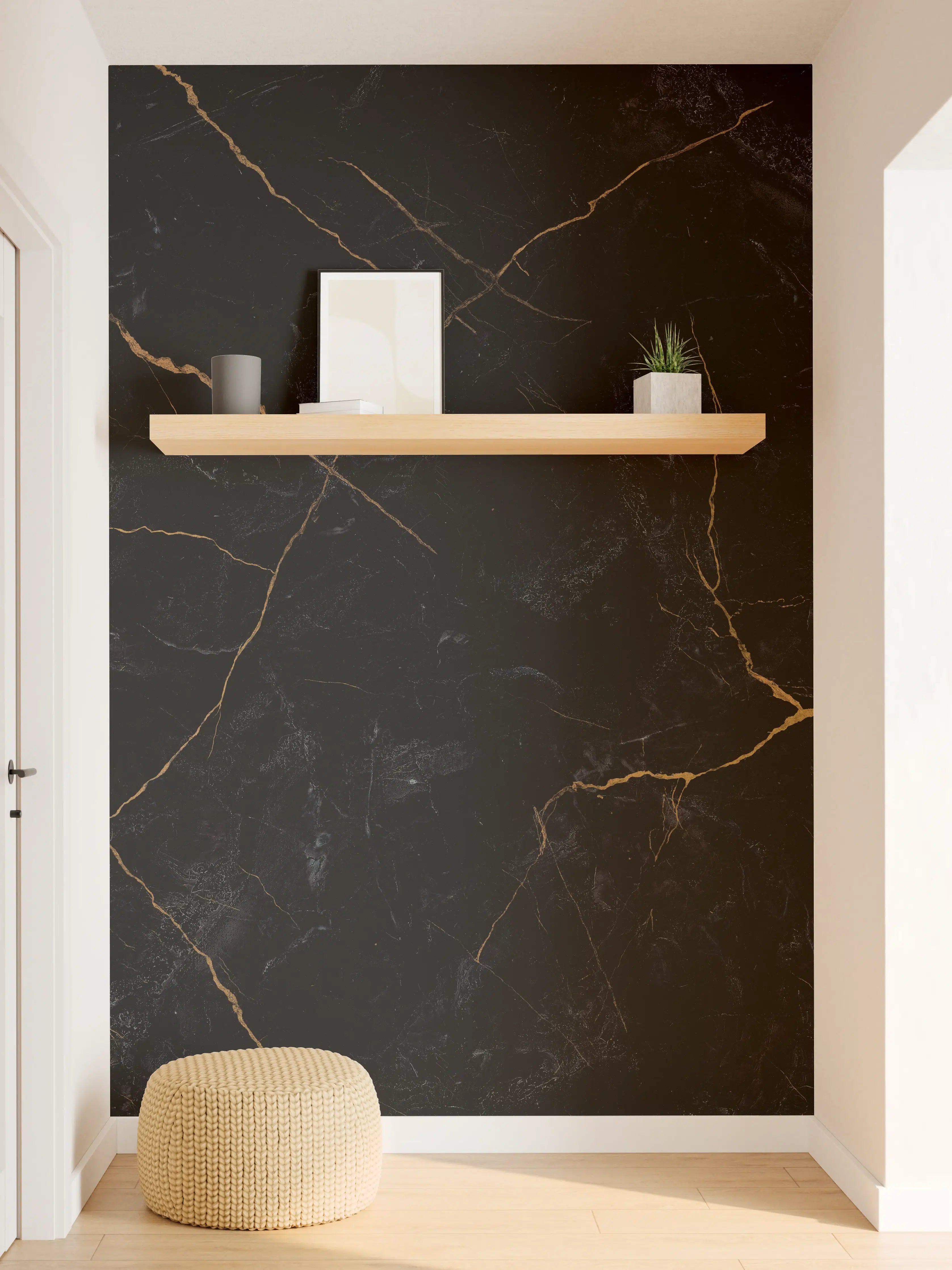 Wandverkleidung Flur - Schwarzer Marmor mit dünnen goldenen Adern