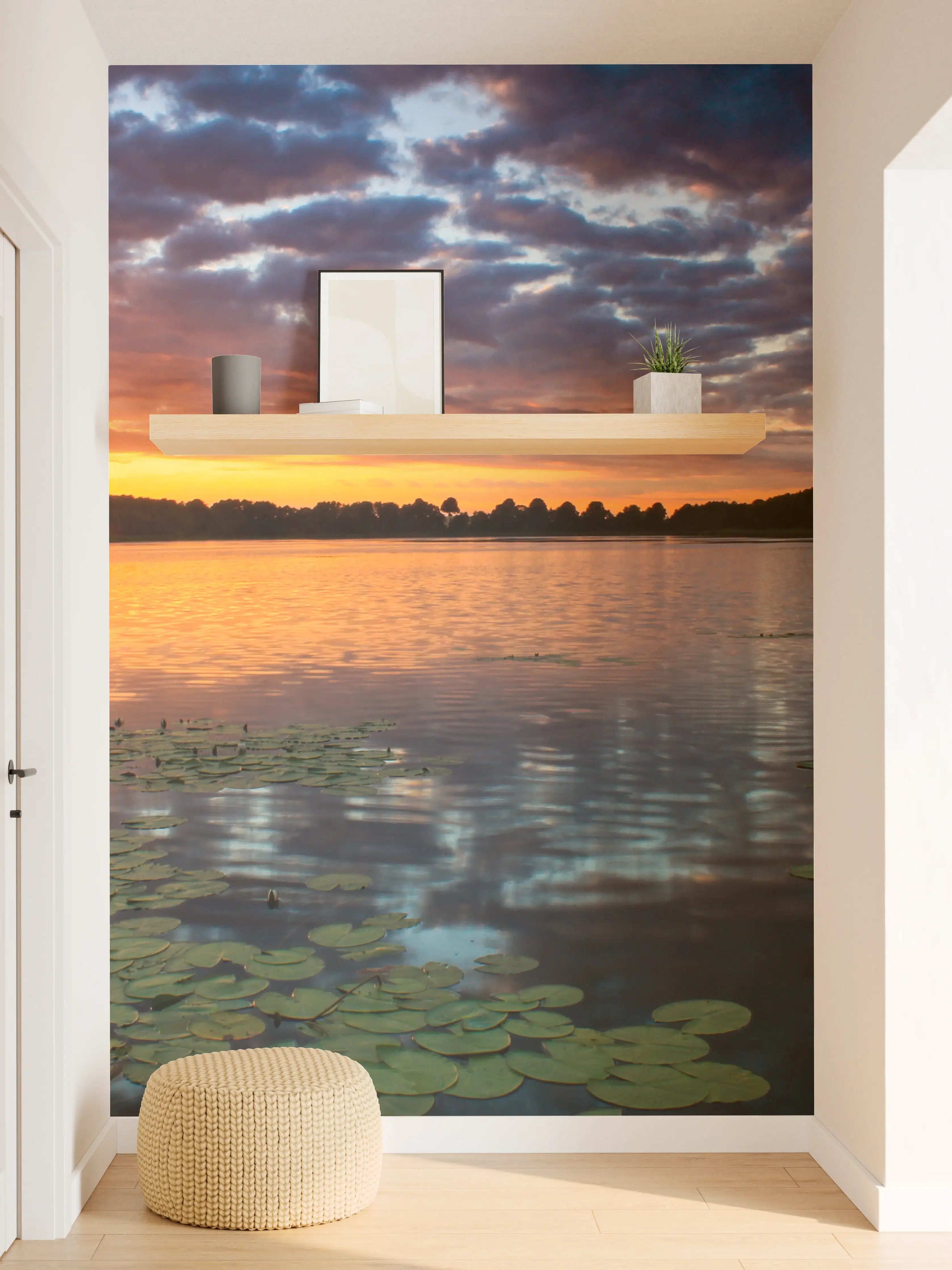 Wandverkleidung Flur - Sonnenuntergang über dem Wasser mit Seerosen