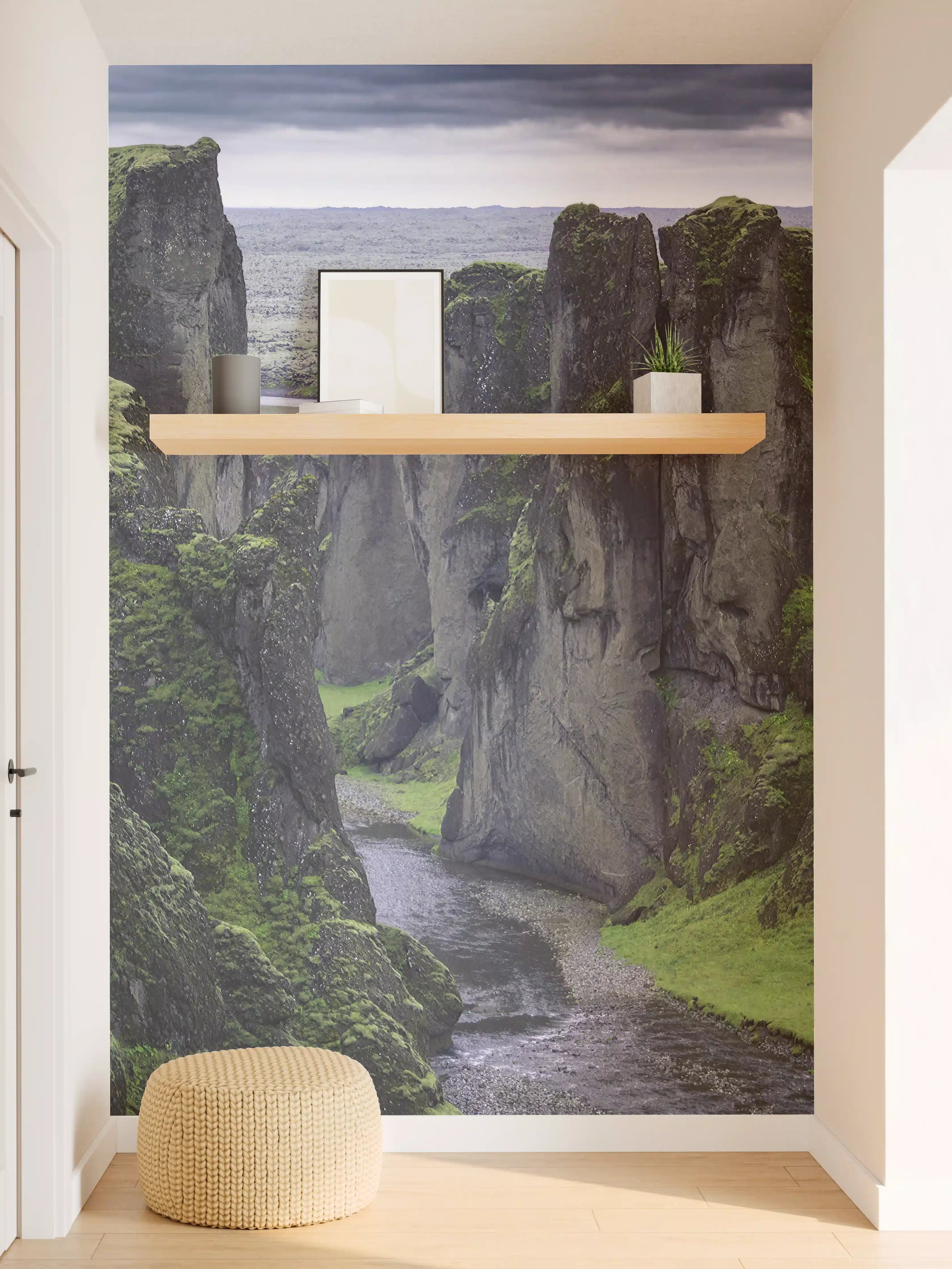 Wandverkleidung Flur - Spektakuläre Felsenschlucht inmitten grüner Natur