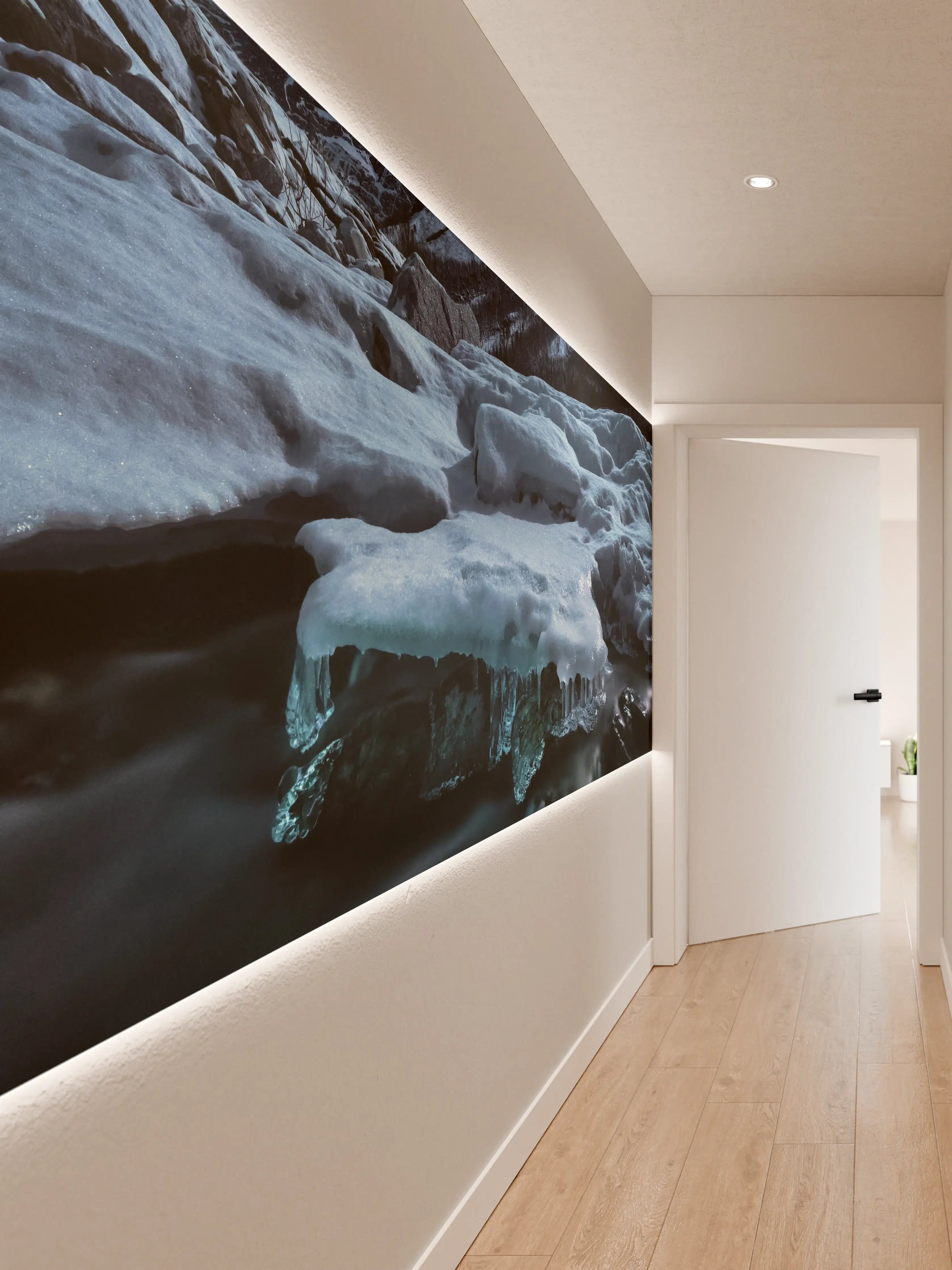 Wandverkleidung Flur - Spektakuläres Nordlicht über schneebedecktem Berg