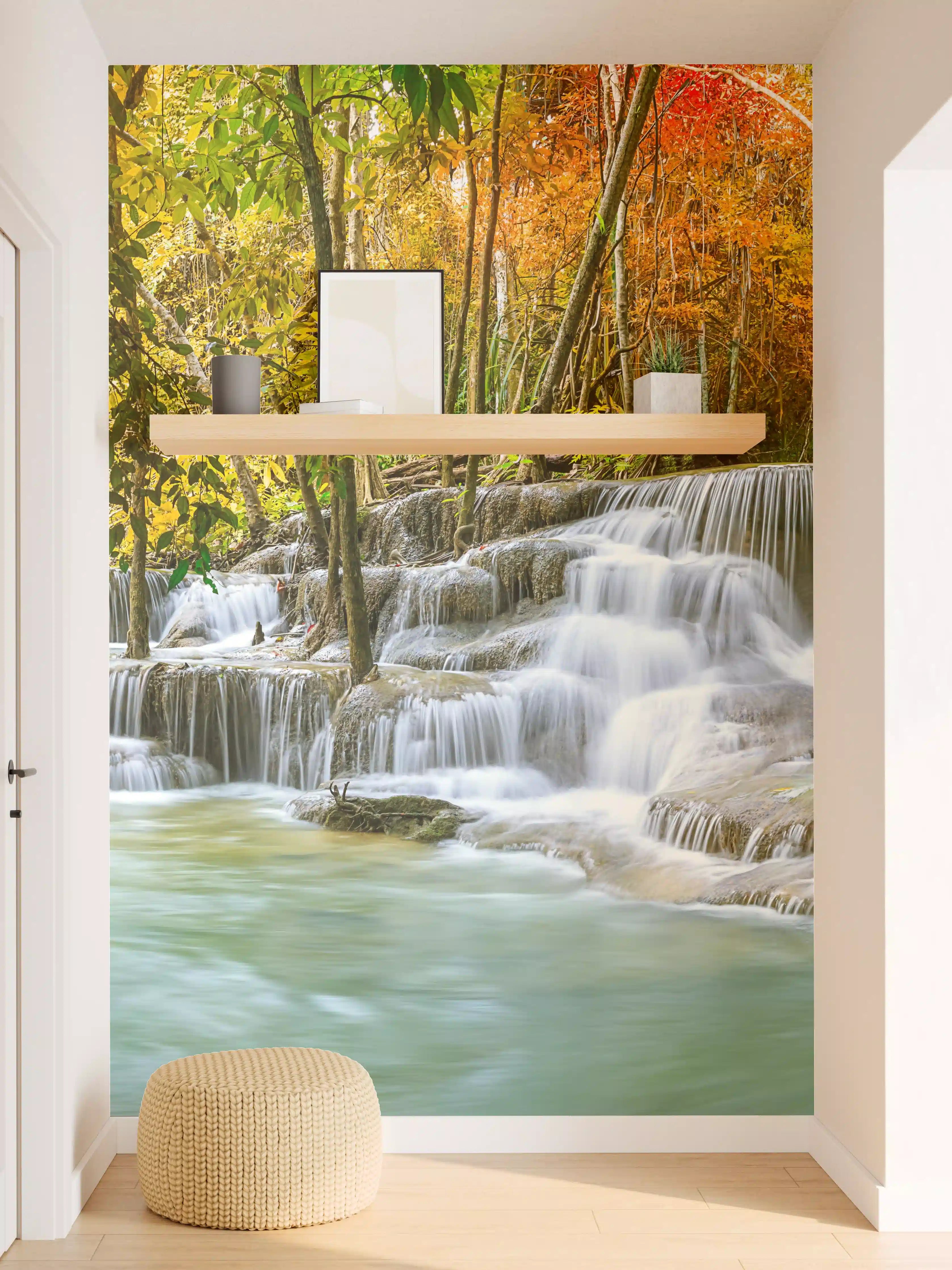 Wandverkleidung Flur - Türkis-Grüner Wasserfall im Herbst