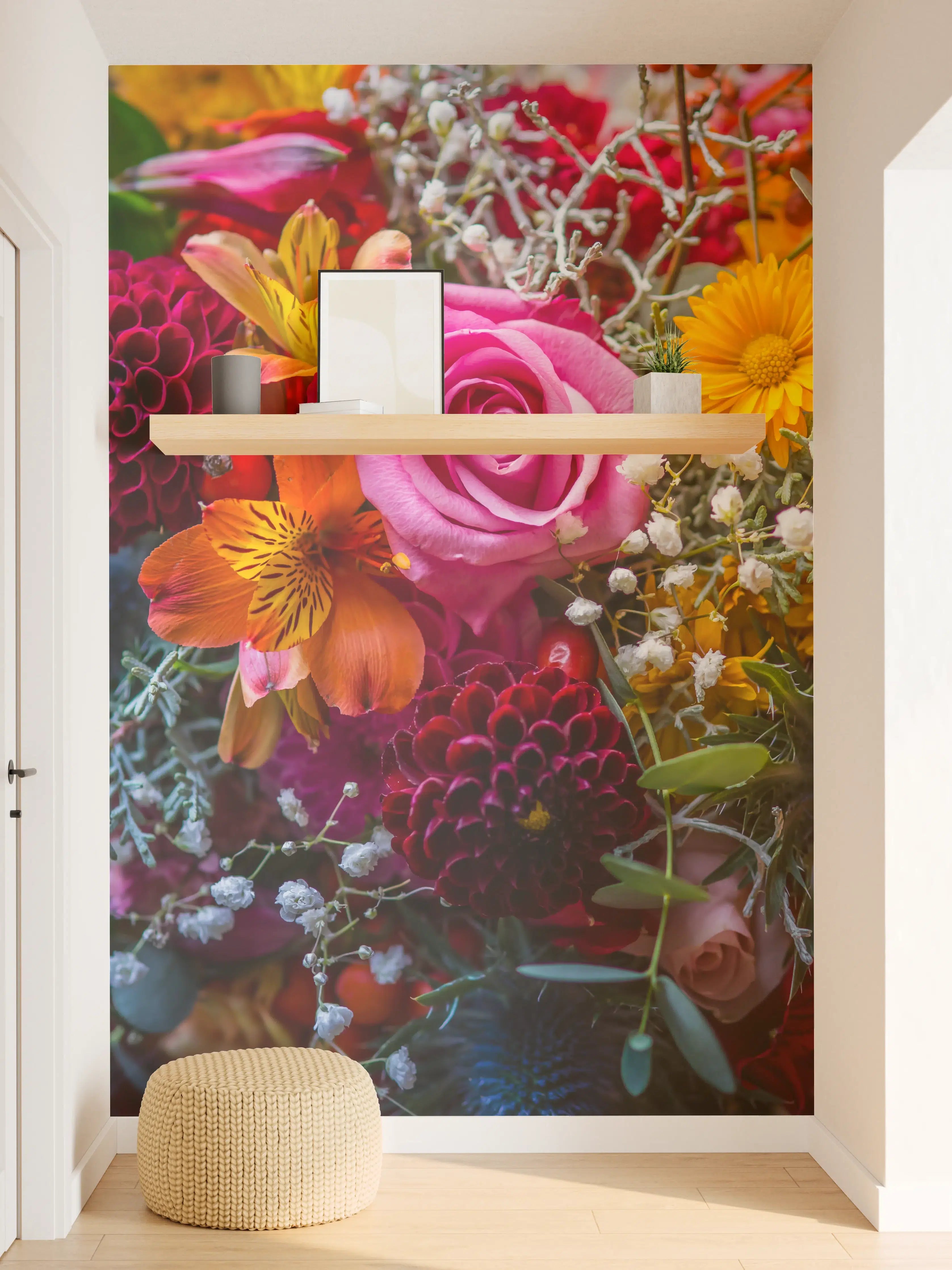 Wandverkleidung Flur - Vielseitiger Blütenmix in sanften Grautönen