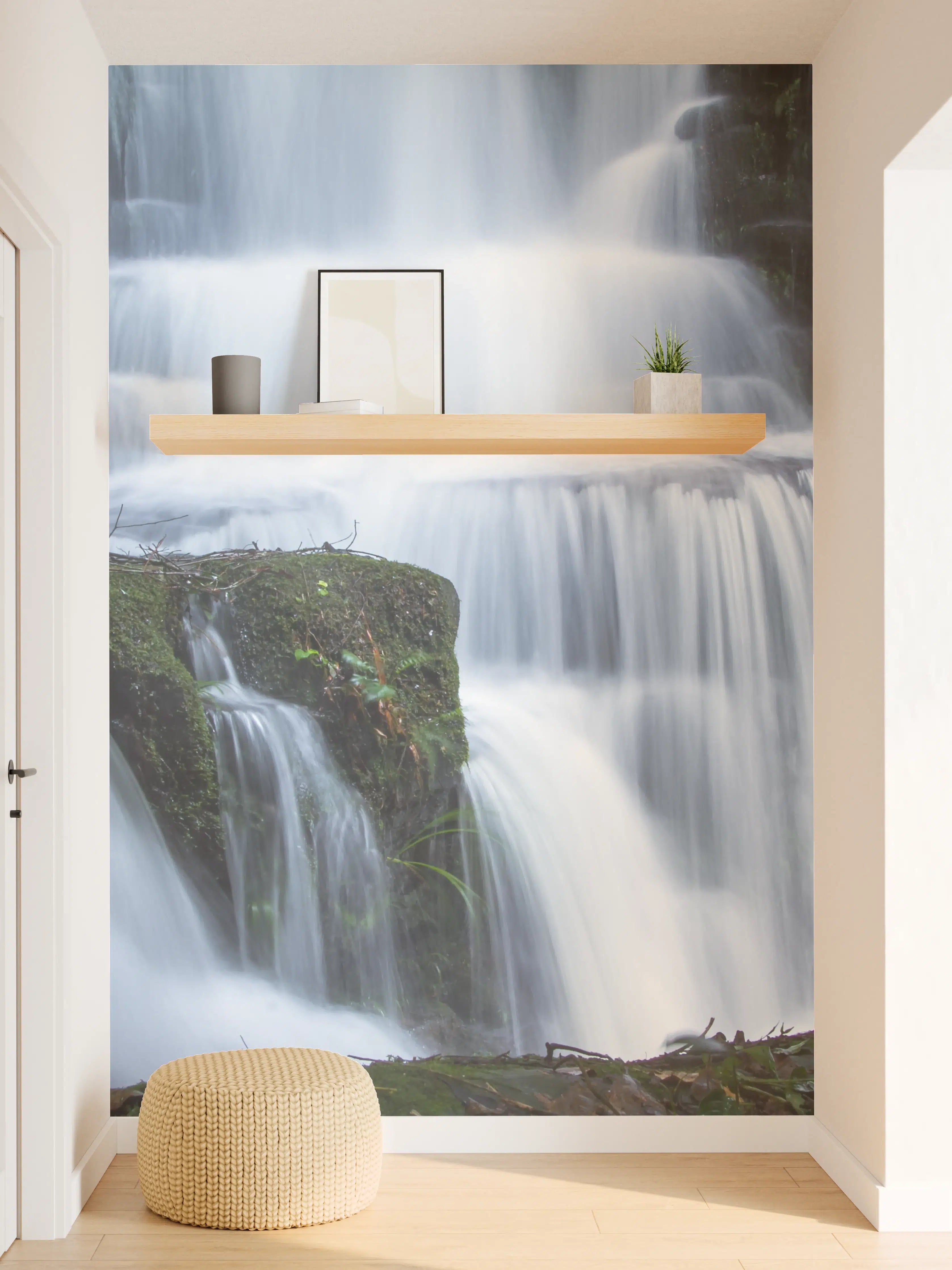 Wandverkleidung Flur - Wasserfall im Wald mit Felsen