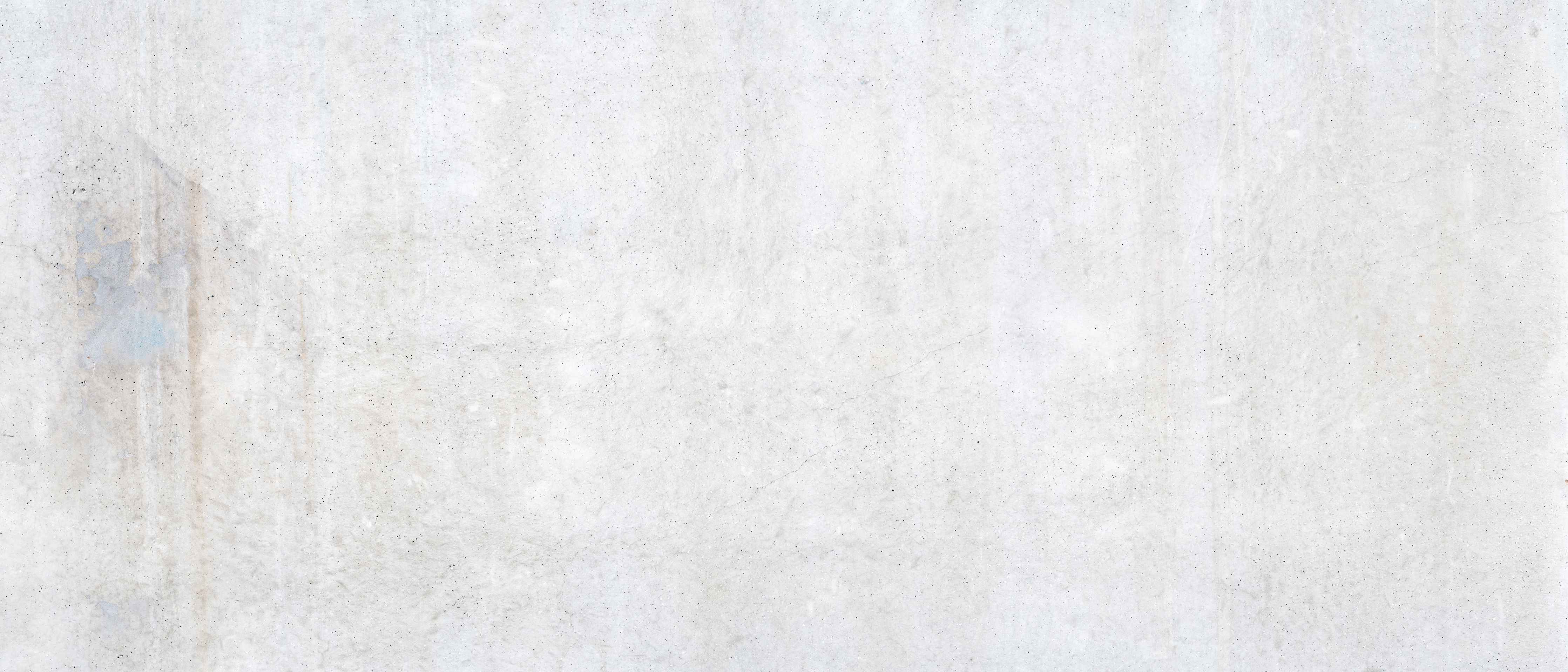 Wandverkleidung Flur-Weiß-bläuliche Betonwand