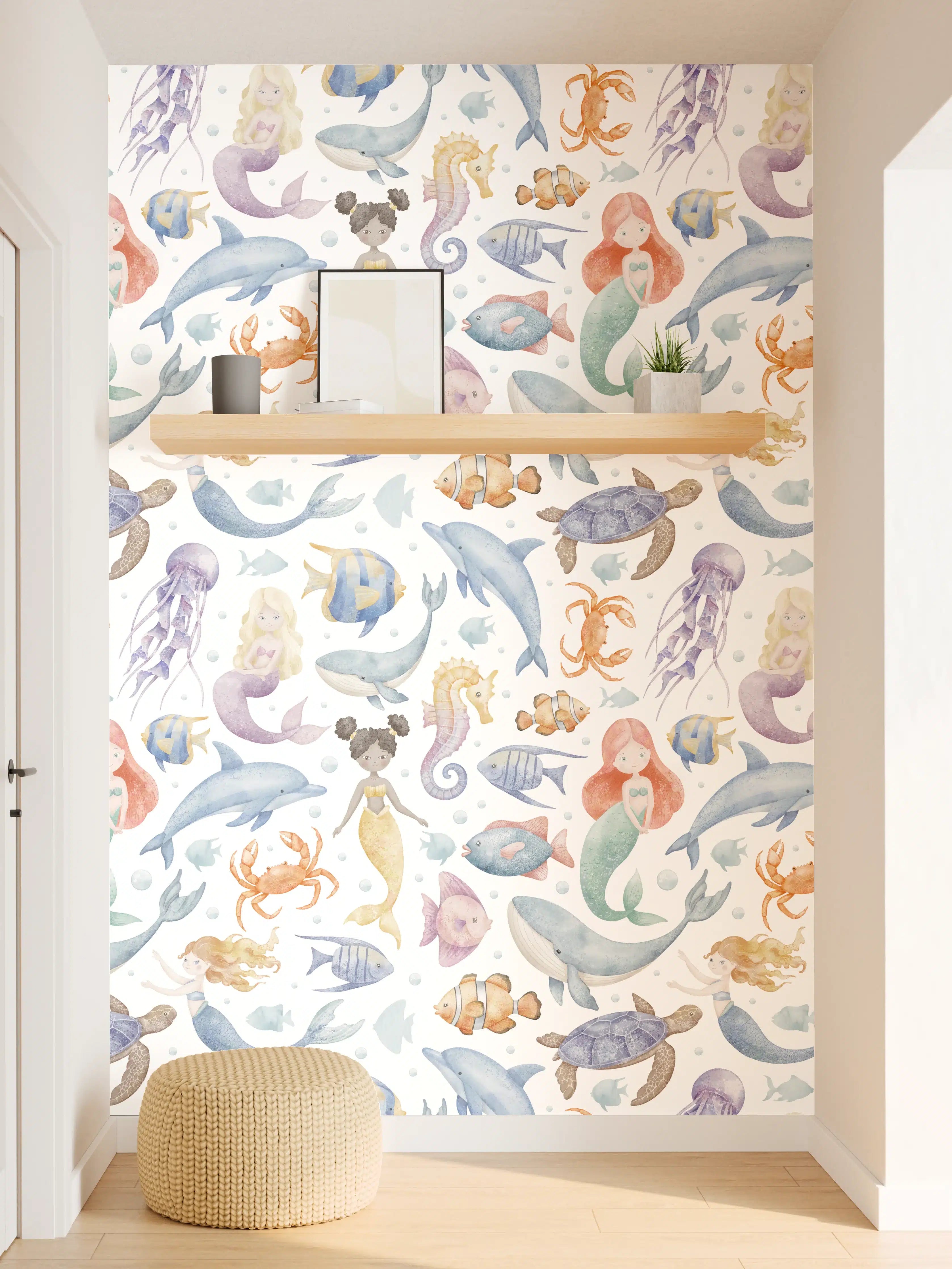 Wandverkleidung Flur - Wellen, Delfine und Meeresleben in zarten Farben