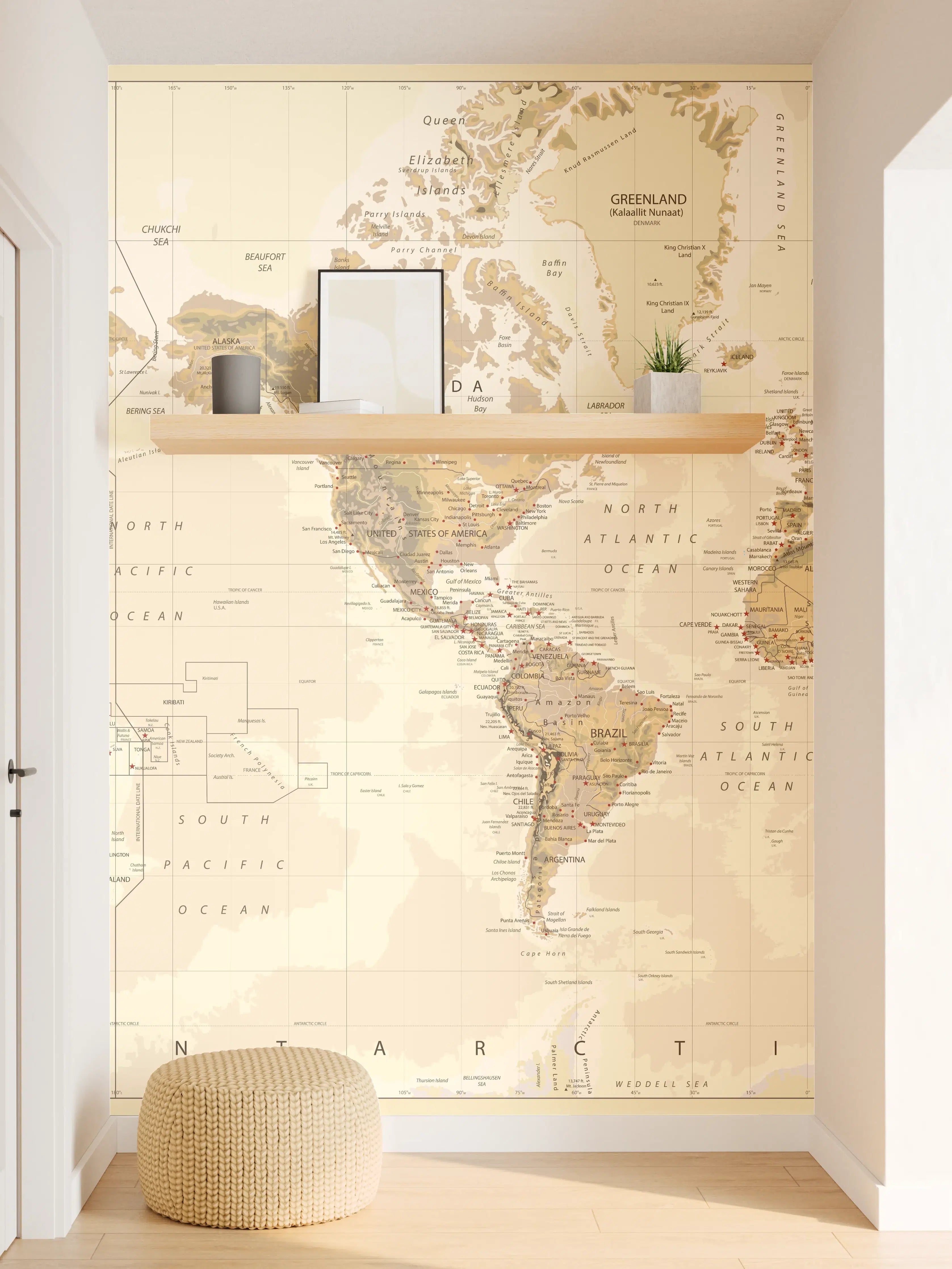 Wandverkleidung Flur - Weltkarte in Vintage-Tönen mit beige-braunen Akzenten