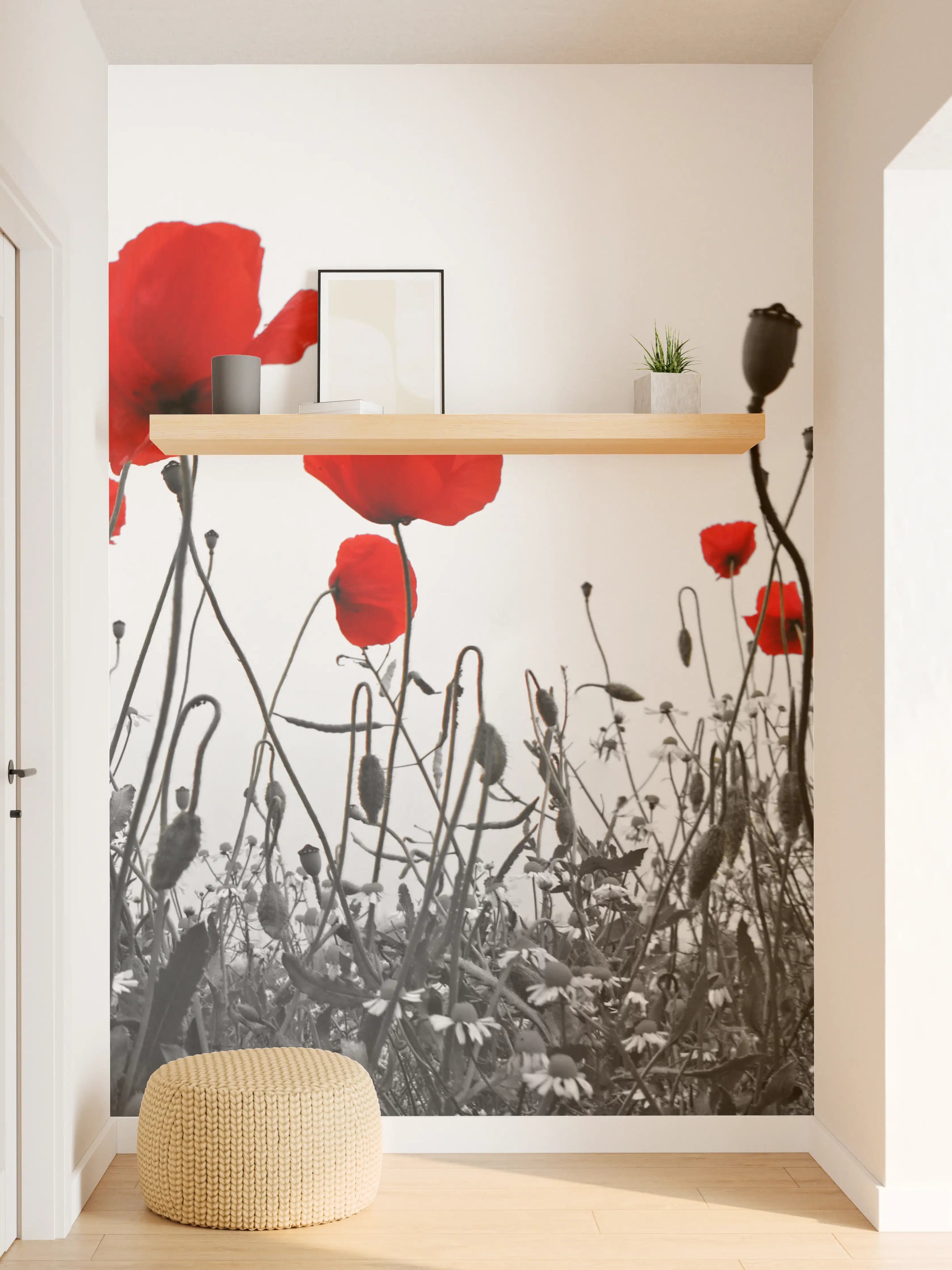 Wandverkleidung Flur - rote Mohnblumen im Schwarz-Weiß-Look