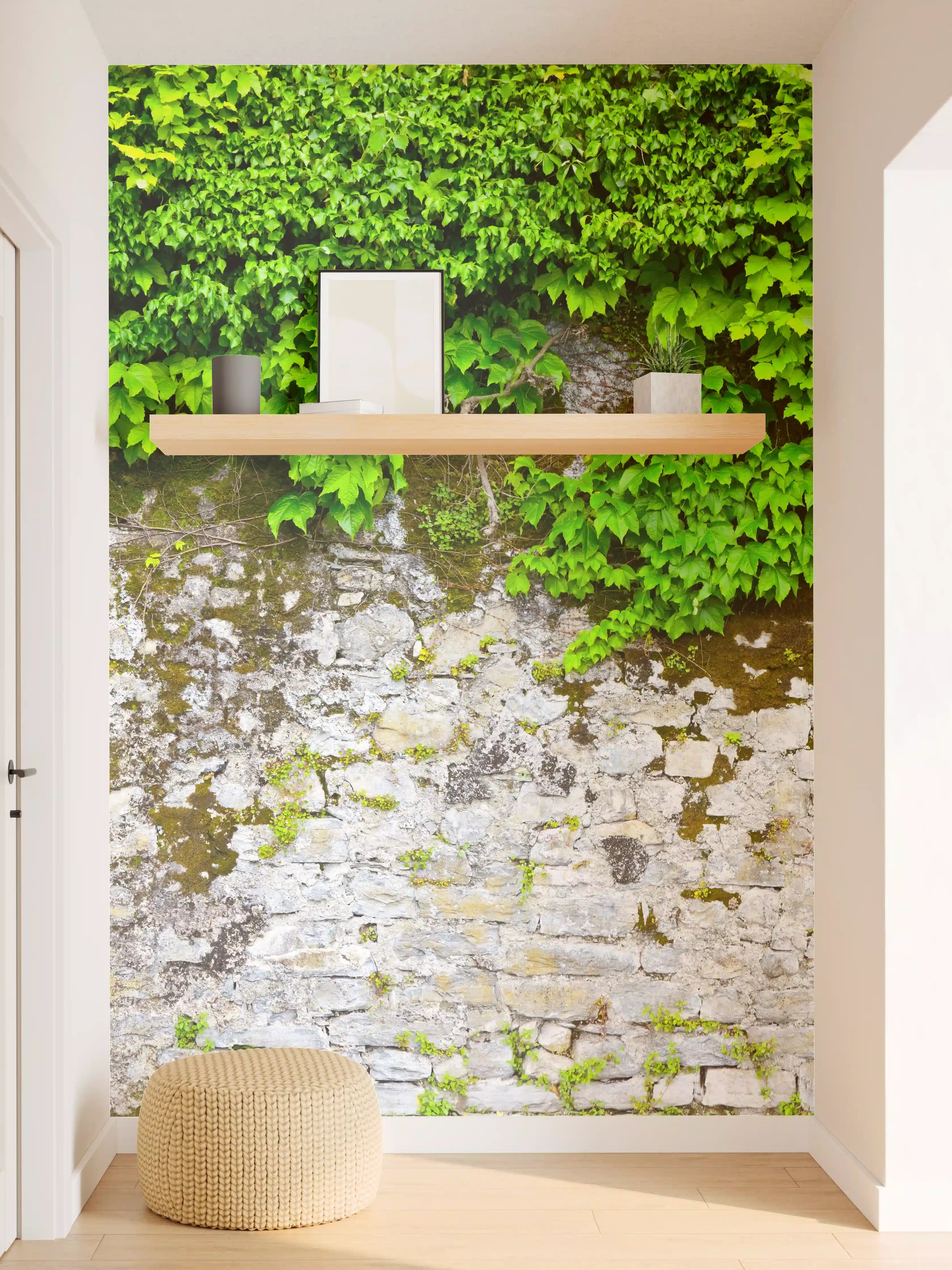 Wandverkleidung Flur - überwucherte Burgmauer
