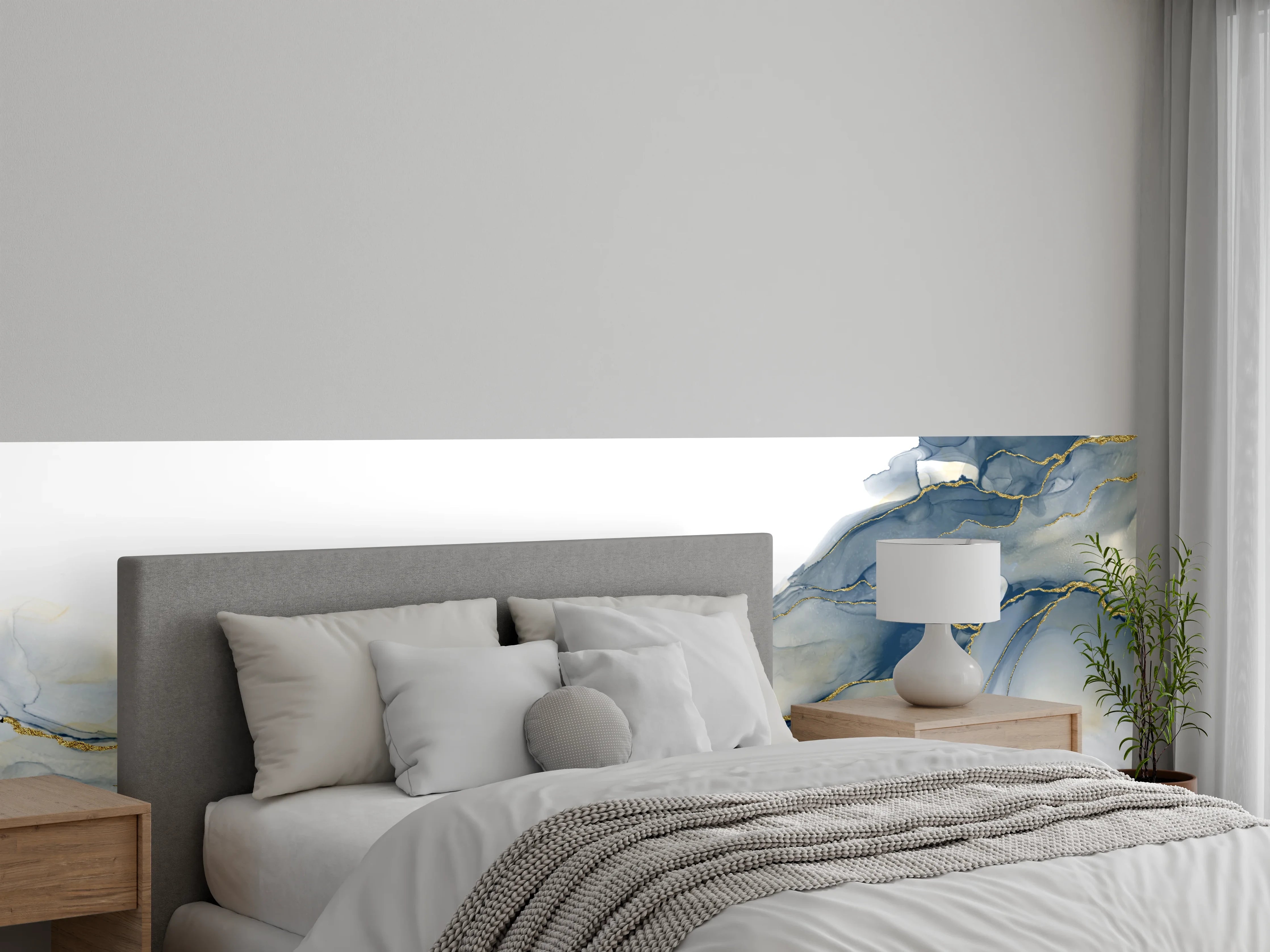 Wandverkleidung Schlafzimmer - Abstrakte Marmoroptik Blau mit Goldakzenten