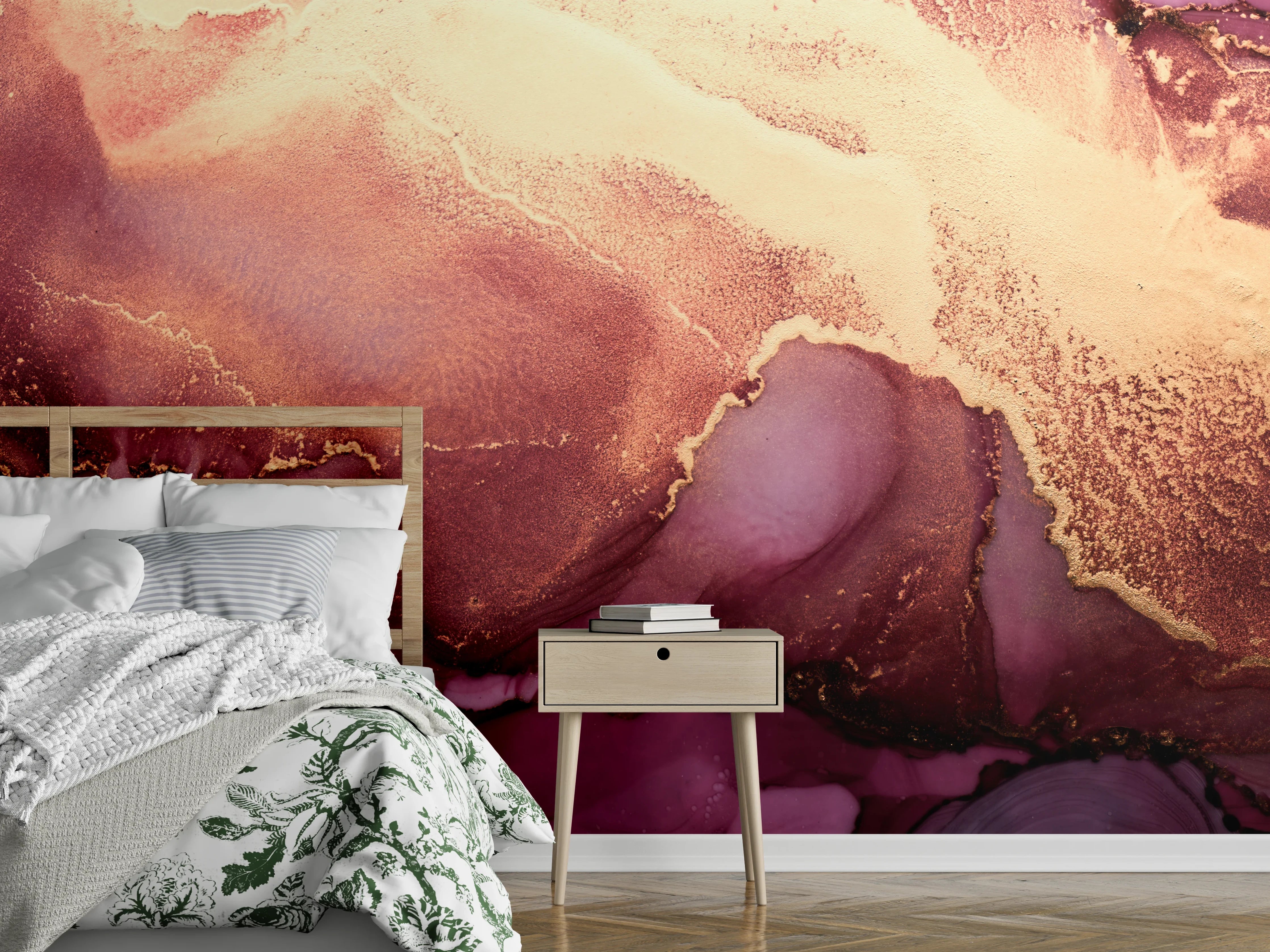 Wandverkleidung Schlafzimmer - Abstrakte Marmoroptik in Weinrot und Gold
