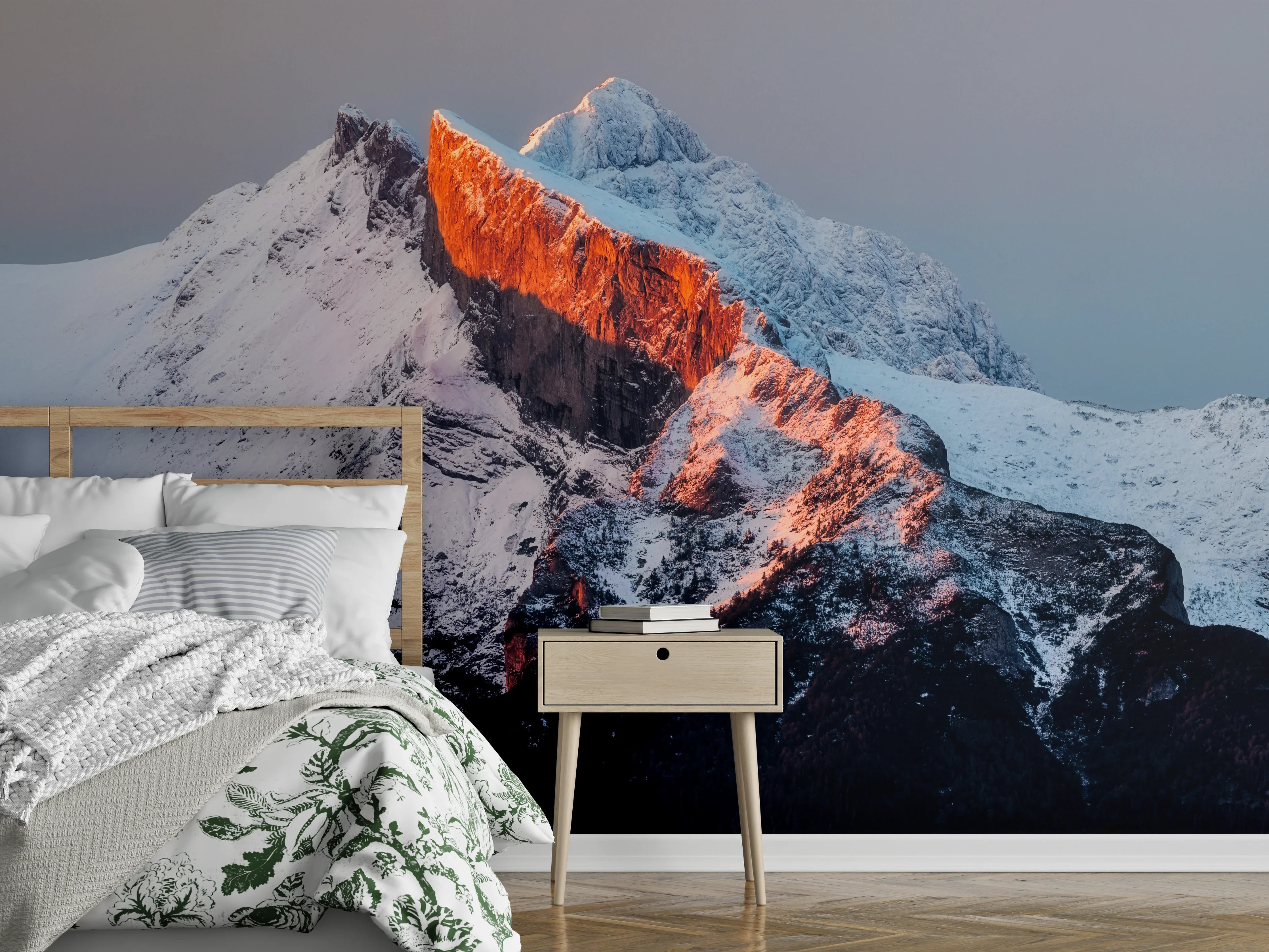 Wandverkleidung Schlafzimmer - Alpengipfel im Sonnenaufgang, Winterpanorama