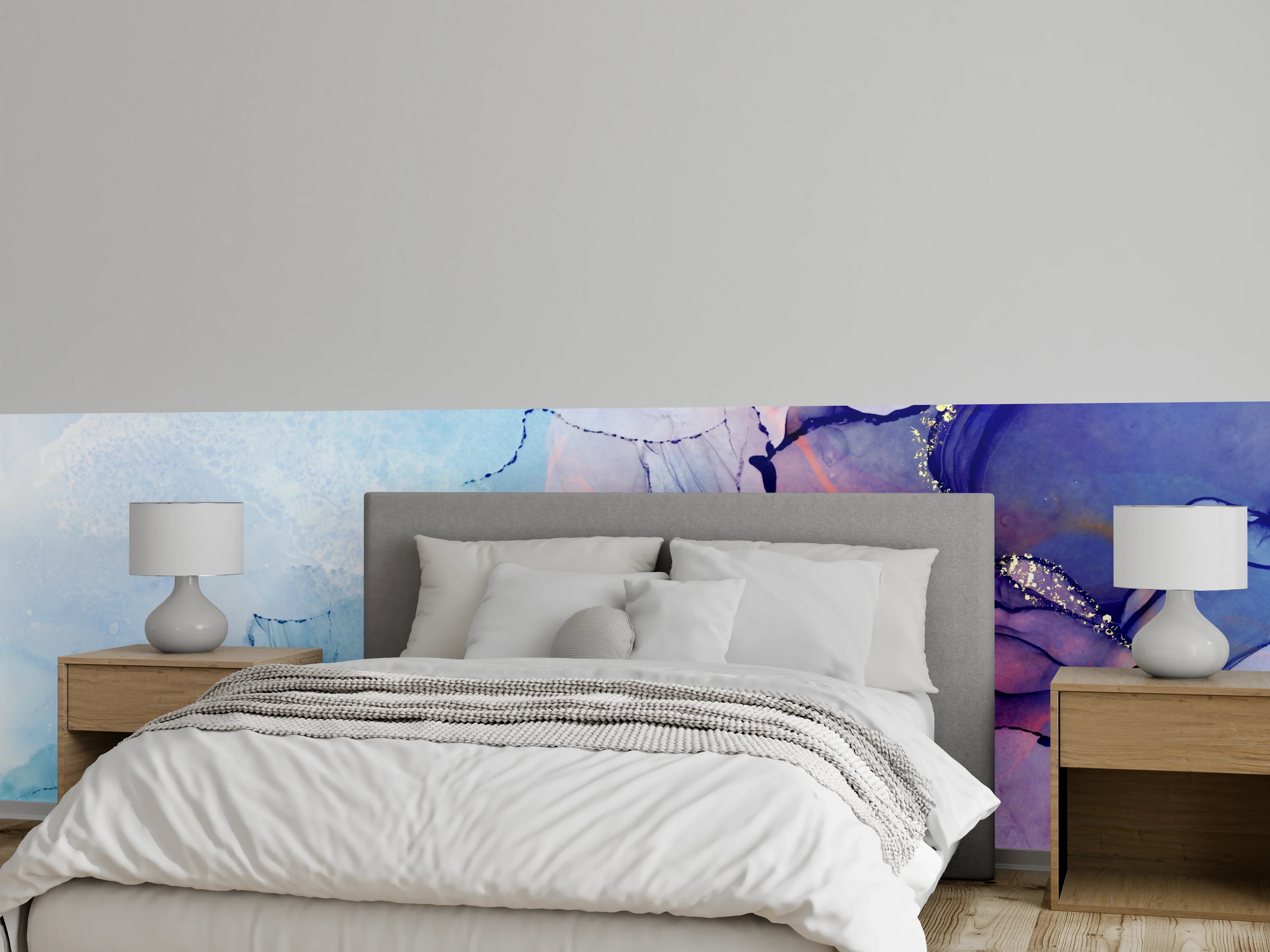 Wandverkleidung Schlafzimmer - Aquarell-Optik Blau Lila mit Gold-Akzent
