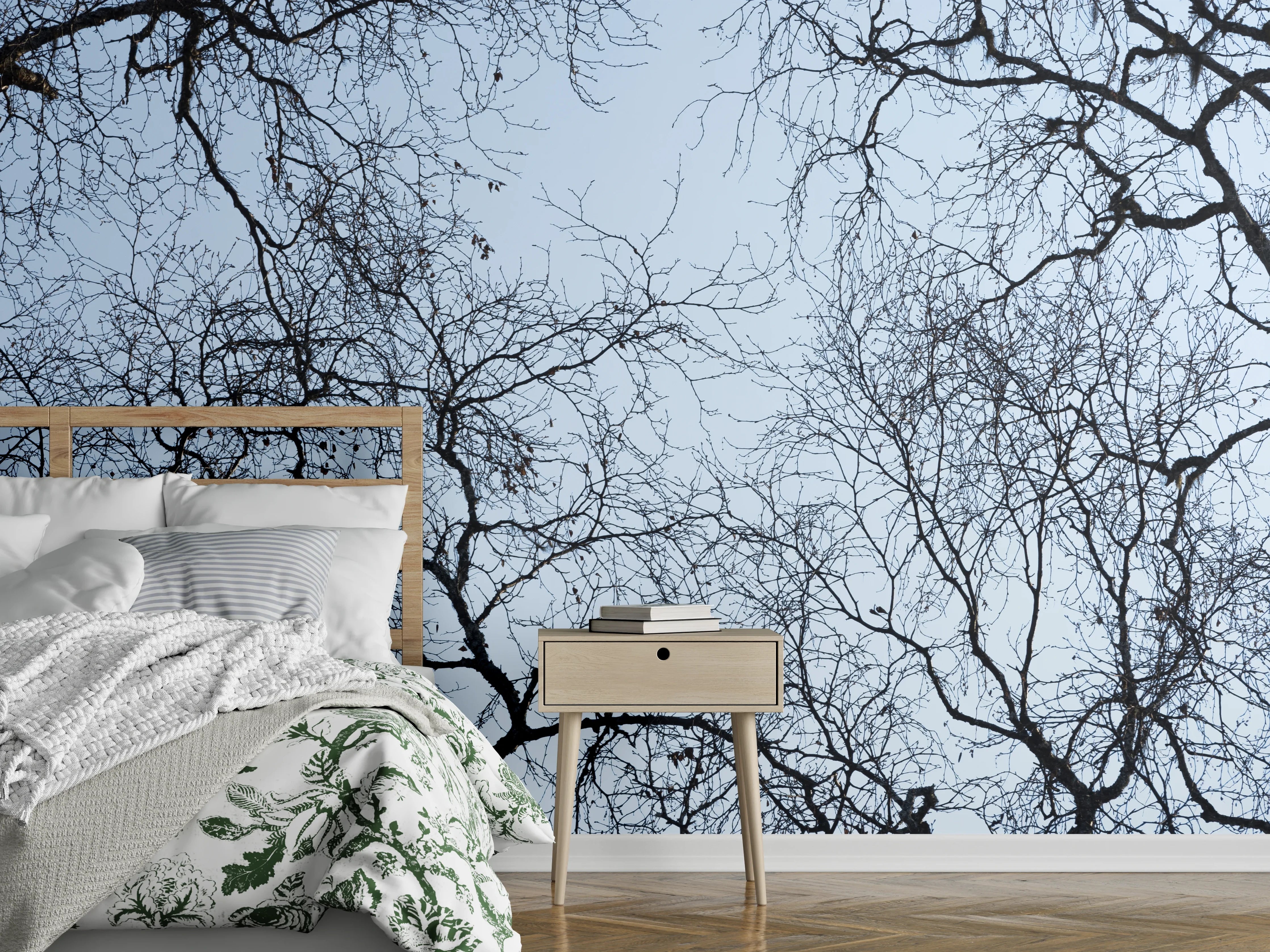 Wandverkleidung Schlafzimmer - Ästhetische Baum-Silhouetten vor blauem Himmel