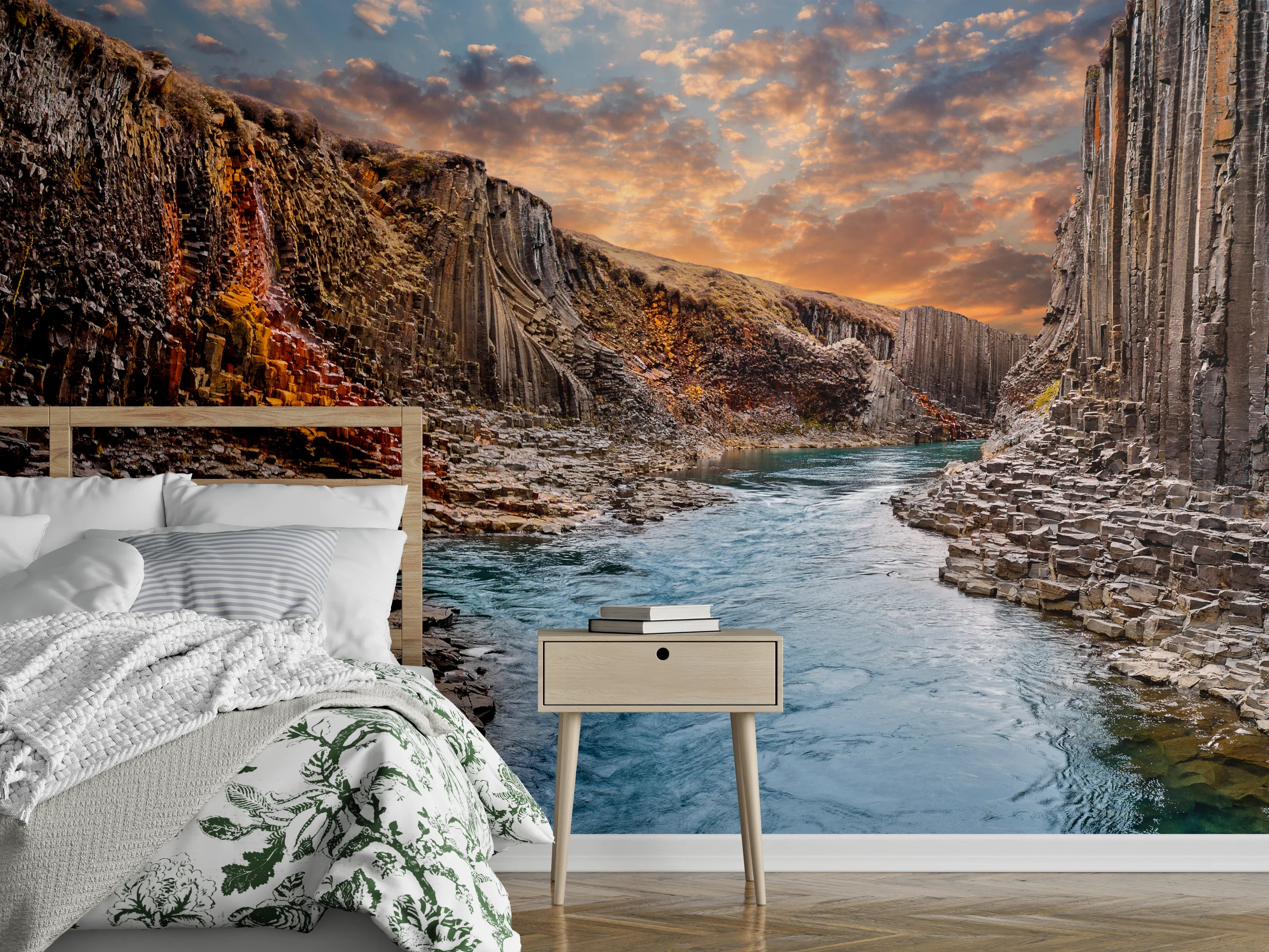 Wandverkleidung Schlafzimmer - Basalt-Schlucht am Wildfluss