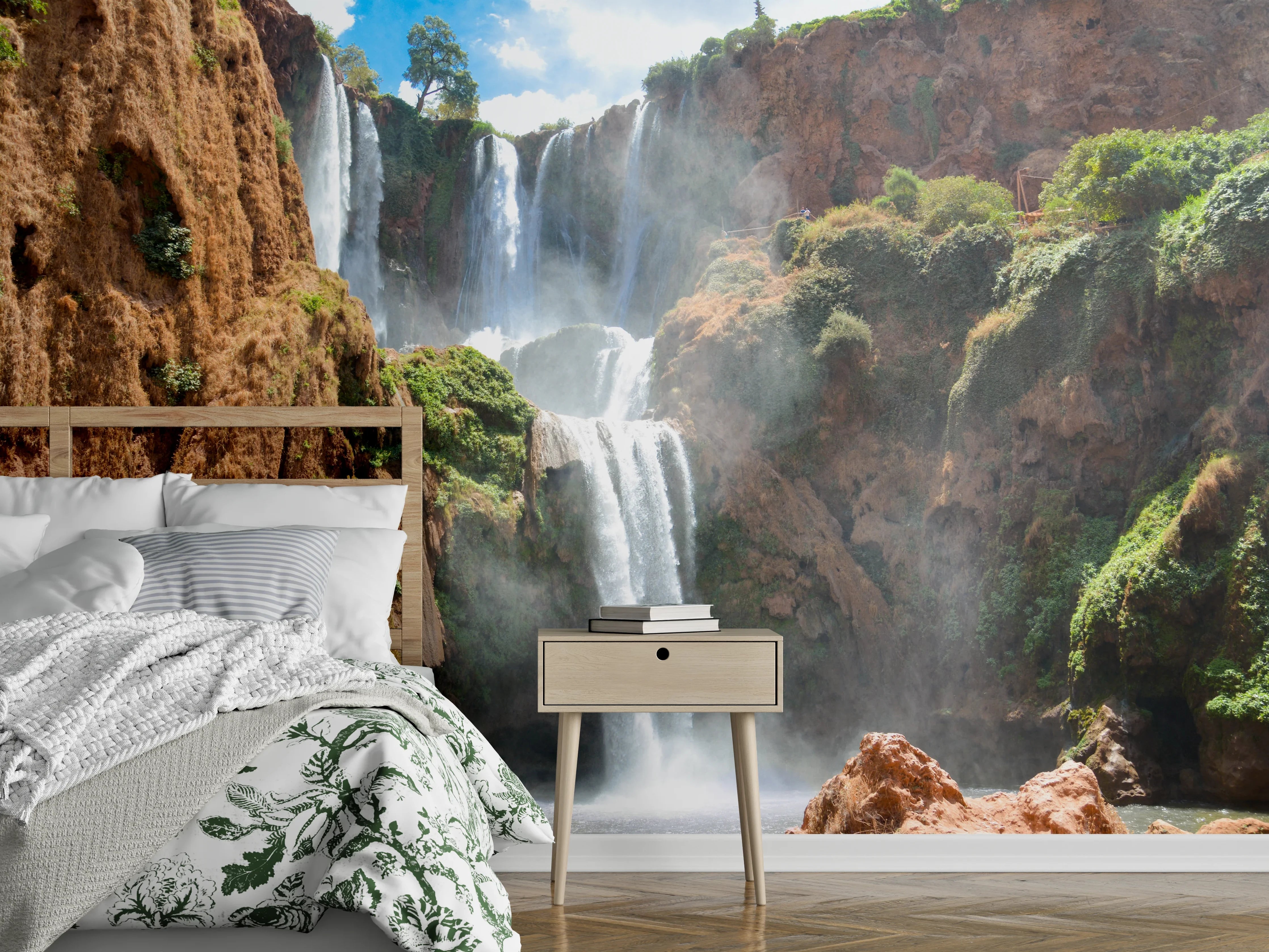 Wandverkleidung Schlafzimmer - Beeindruckender Wasserfall in Naturkulisse