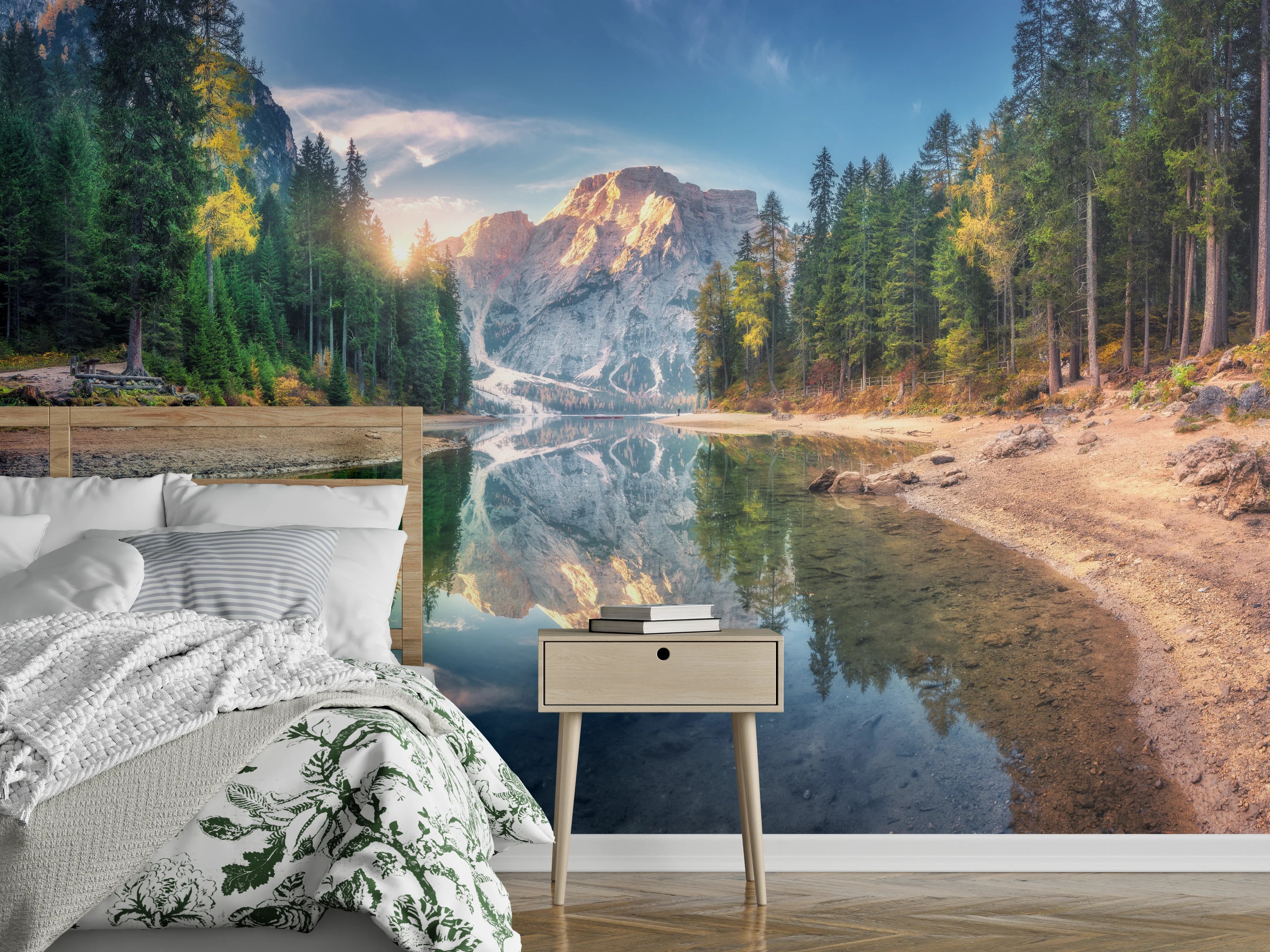 Wandverkleidung Schlafzimmer - Bergsee Panorama im Morgengrauen