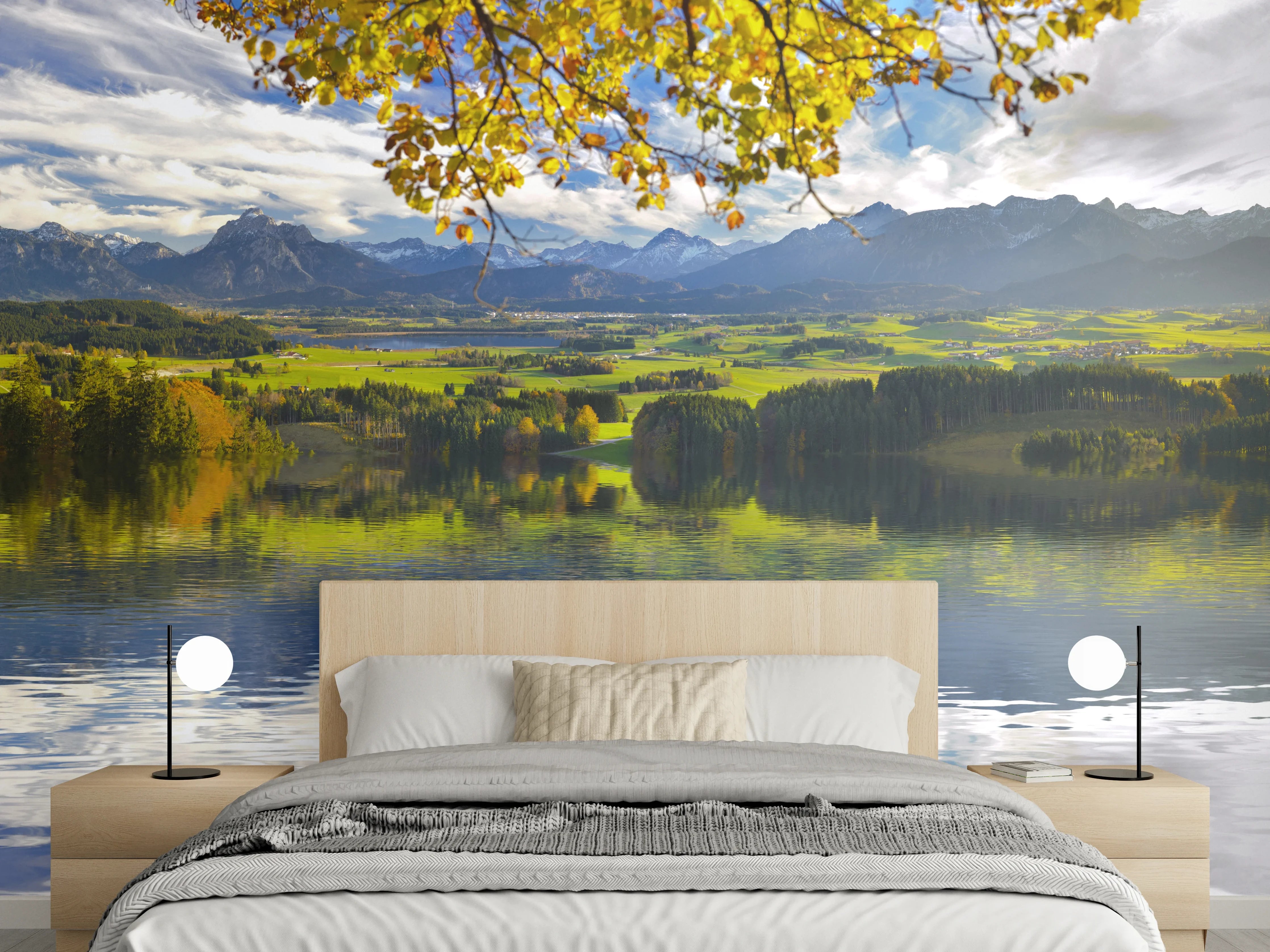 Wandverkleidung Schlafzimmer - Bergsee Panorama im Sonnenschein