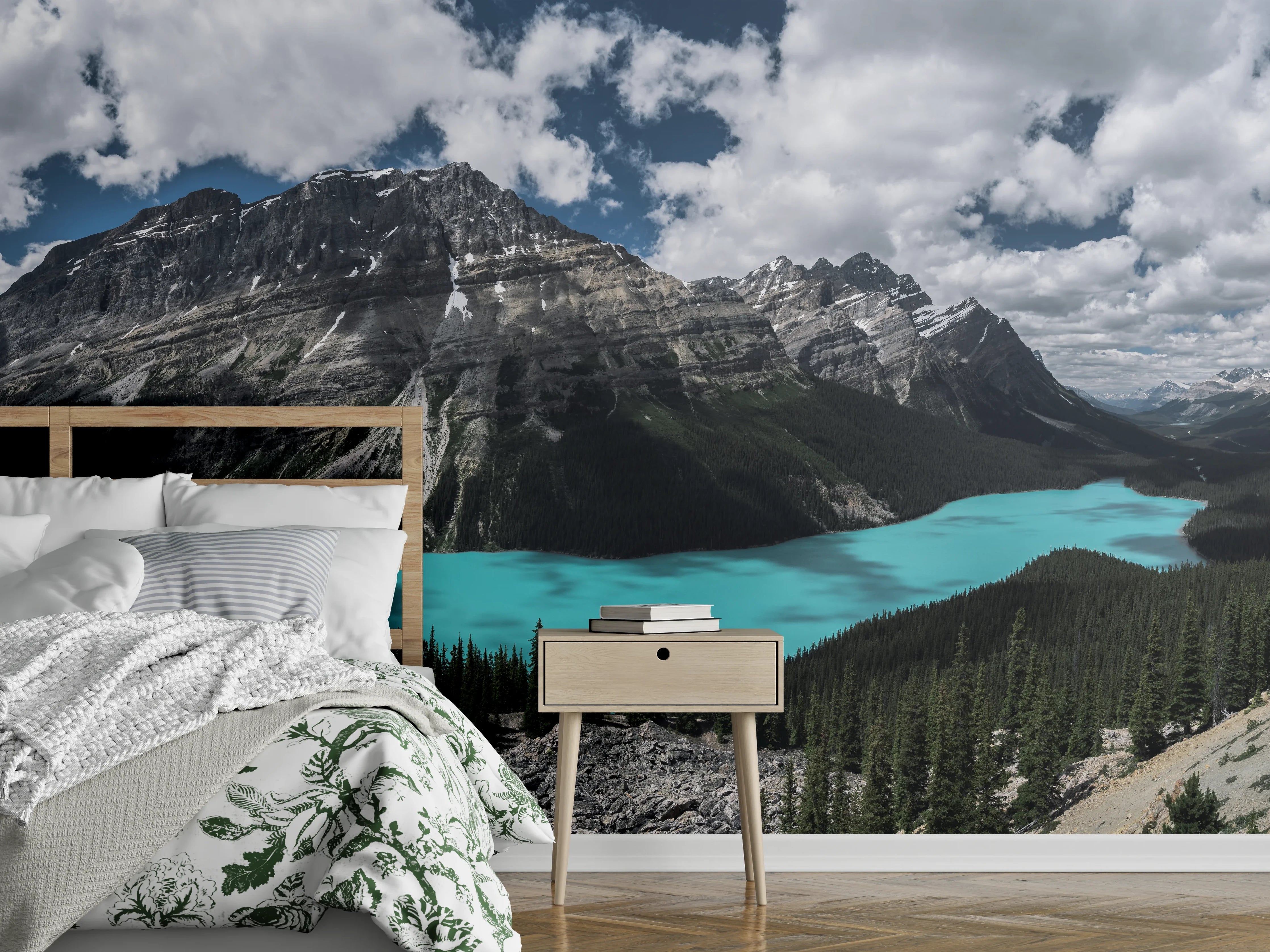 Wandverkleidung Schlafzimmer - Bergsee mit türkisem Wasser vor majestätischen Gipfeln