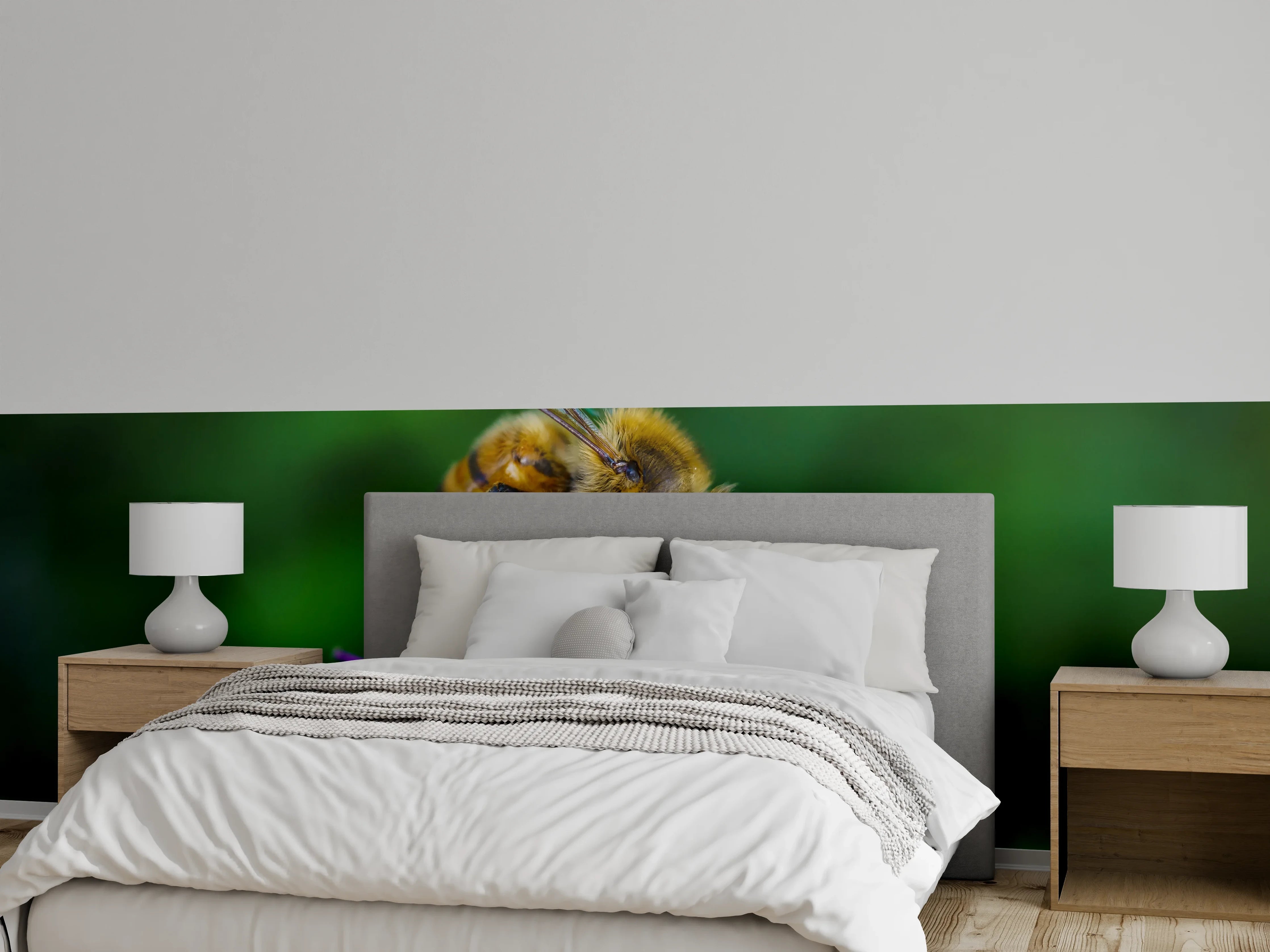 Wandverkleidung Schlafzimmer - Biene auf lila Blüte