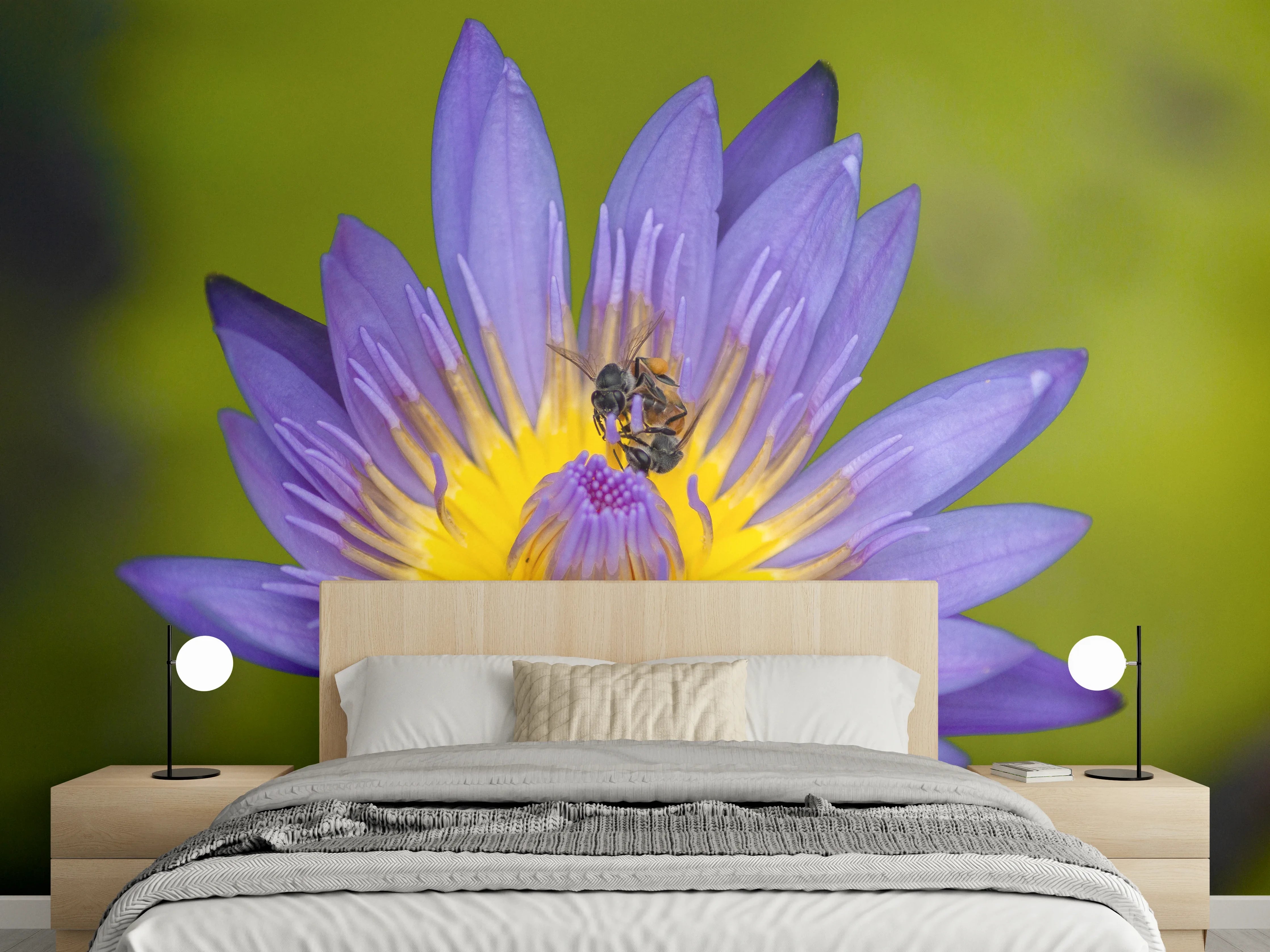Wandverkleidung Schlafzimmer - Biene sammelt Nektar