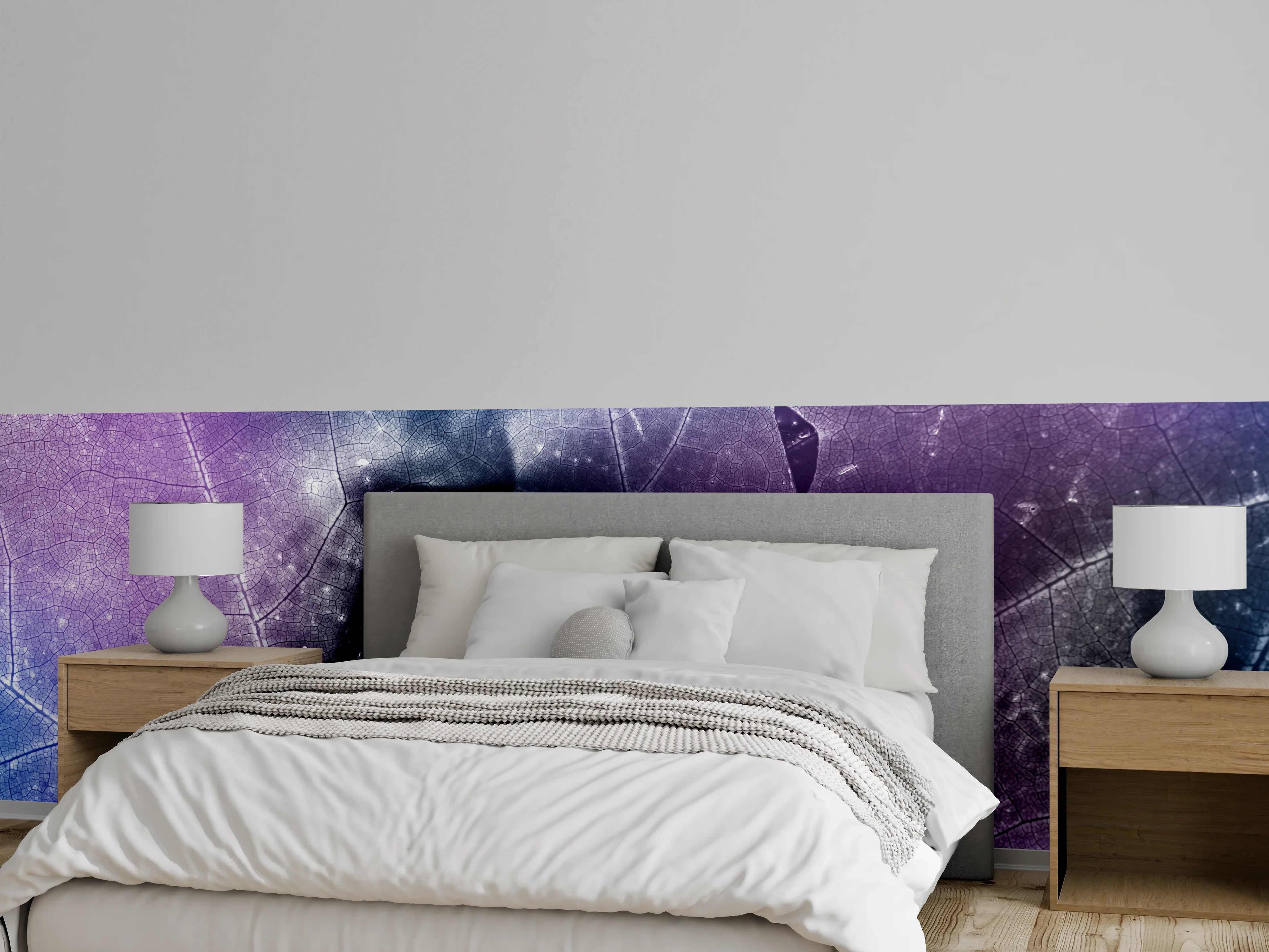 Wandverkleidung Schlafzimmer - Blattmuster in Blau und Violett