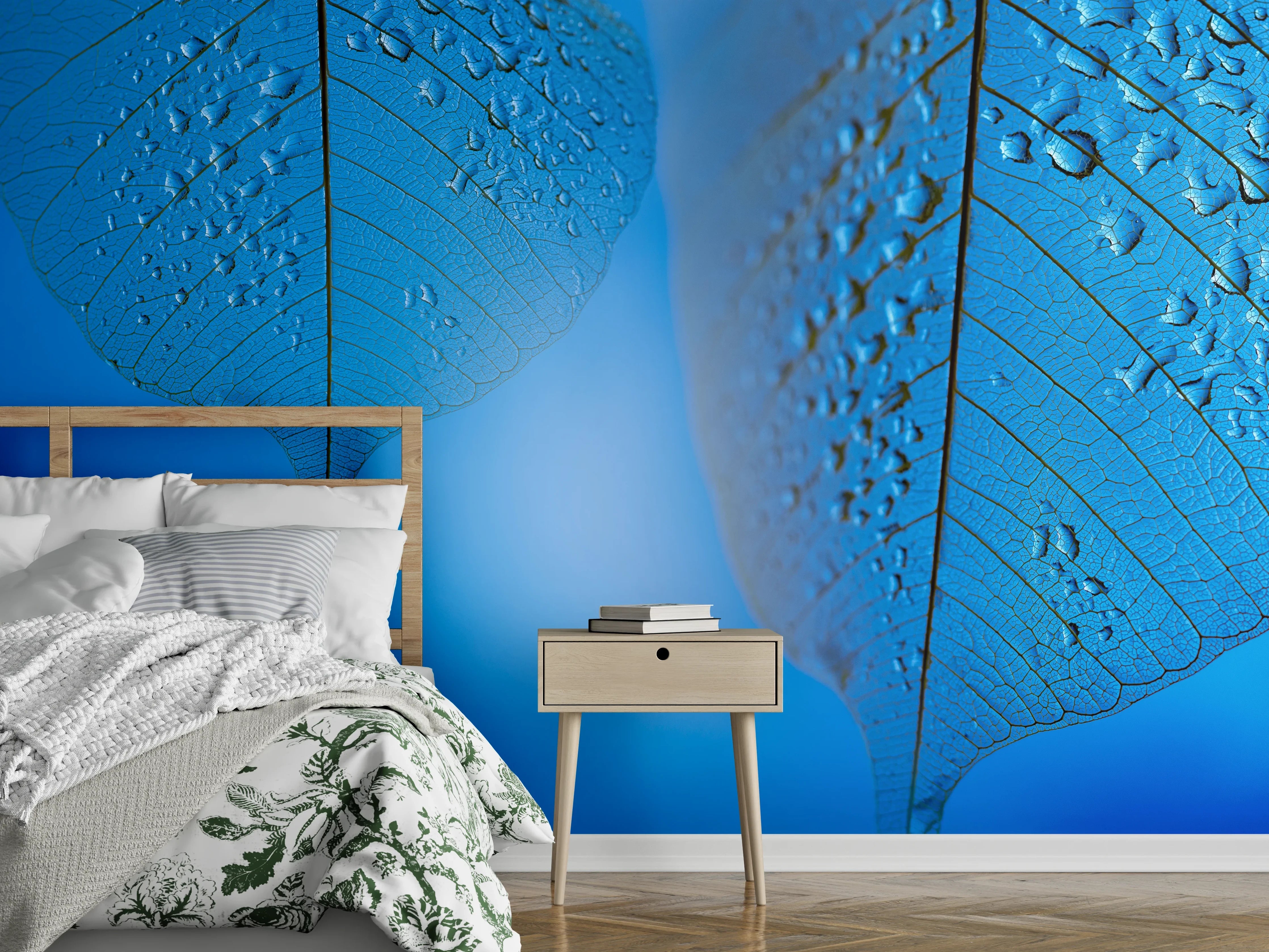 Wandverkleidung Schlafzimmer - Blaues Blatt mit Wassertropfen