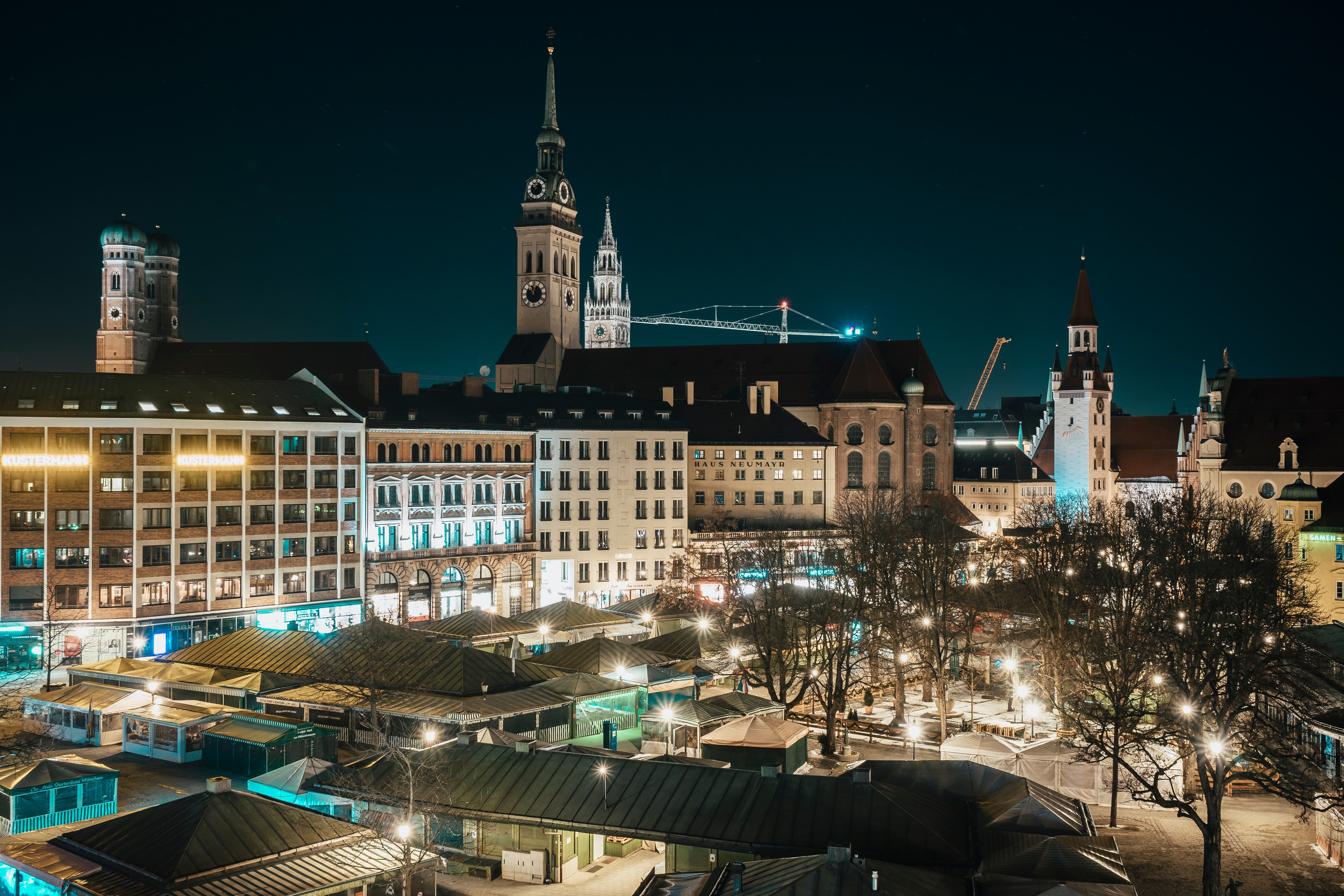 Wandverkleidung Schlafzimmer-Blick über den Viktualienmarkt zur Frauenkirche - München